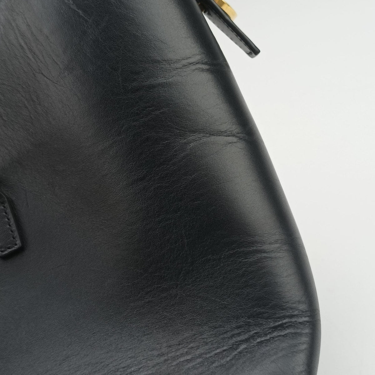 Pre-owned Yves Saint Laurent LE 37 bucket Black Leather 749036 shoulderbag | stylenewstar
