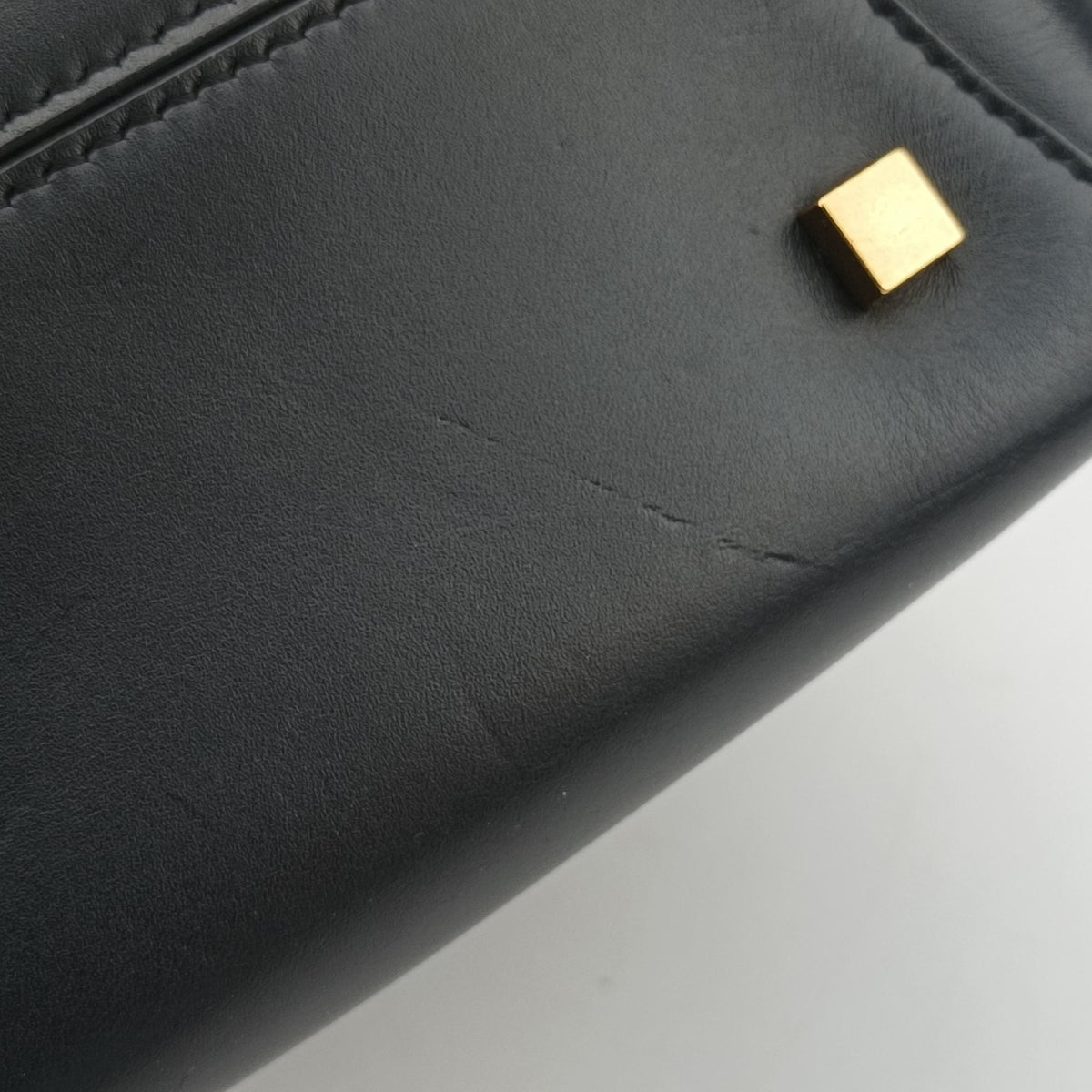 Pre-owned Yves Saint Laurent LE 37 bucket Black Leather 749036 shoulderbag | stylenewstar