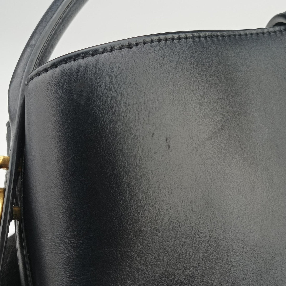 Pre-owned Yves Saint Laurent LE 37 bucket Black Leather 749036 shoulderbag | stylenewstar