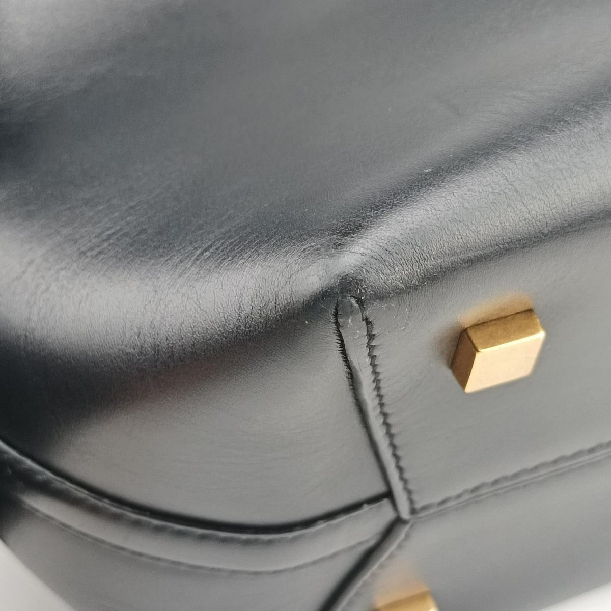 Pre-owned Yves Saint Laurent LE 37 bucket Black Leather 749036 shoulderbag | stylenewstar