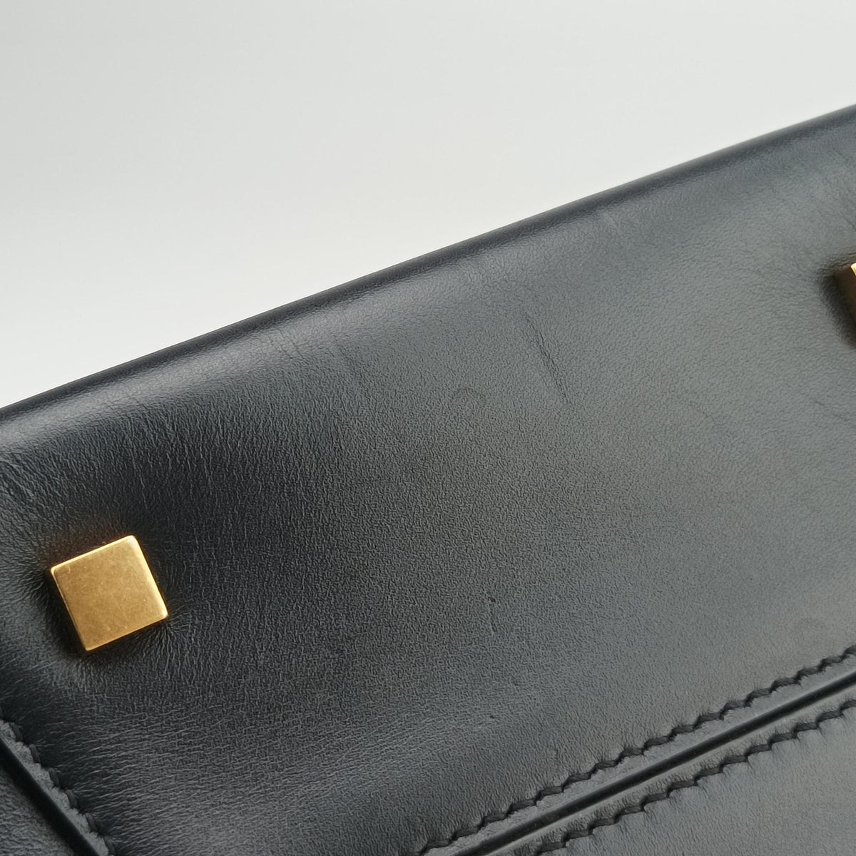 Pre-owned Yves Saint Laurent LE 37 bucket Black Leather 749036 shoulderbag | stylenewstar