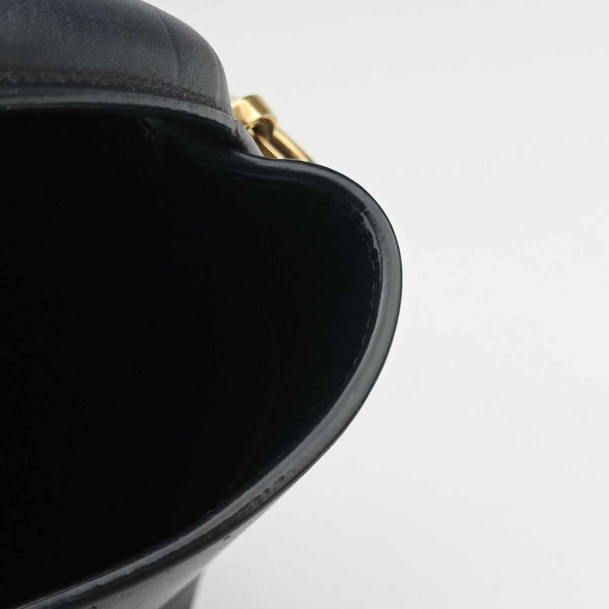 Pre-owned Yves Saint Laurent LE 37 bucket Black Leather 749036 shoulderbag | stylenewstar
