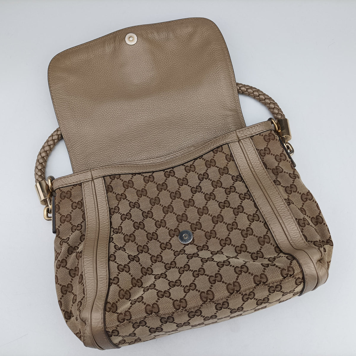 Pre-owned Gucci Bella Beige×Gold canvas×leather 282301 shoulderbag | stylenewstar