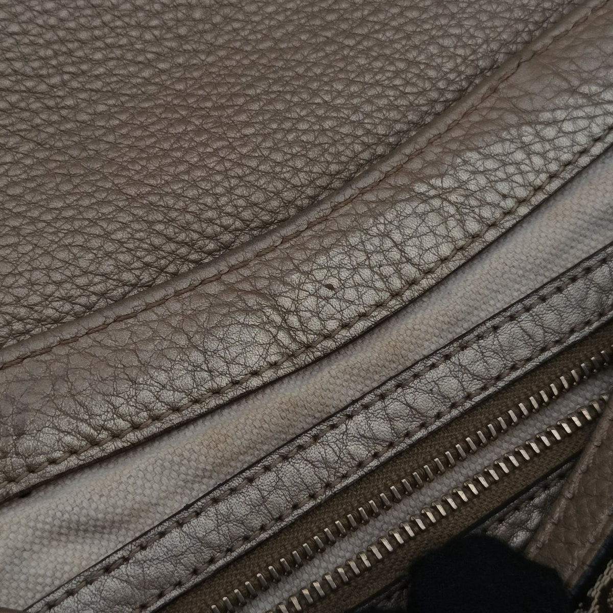 Pre-owned Gucci Bella Beige×Gold canvas×leather 282301 shoulderbag | stylenewstar