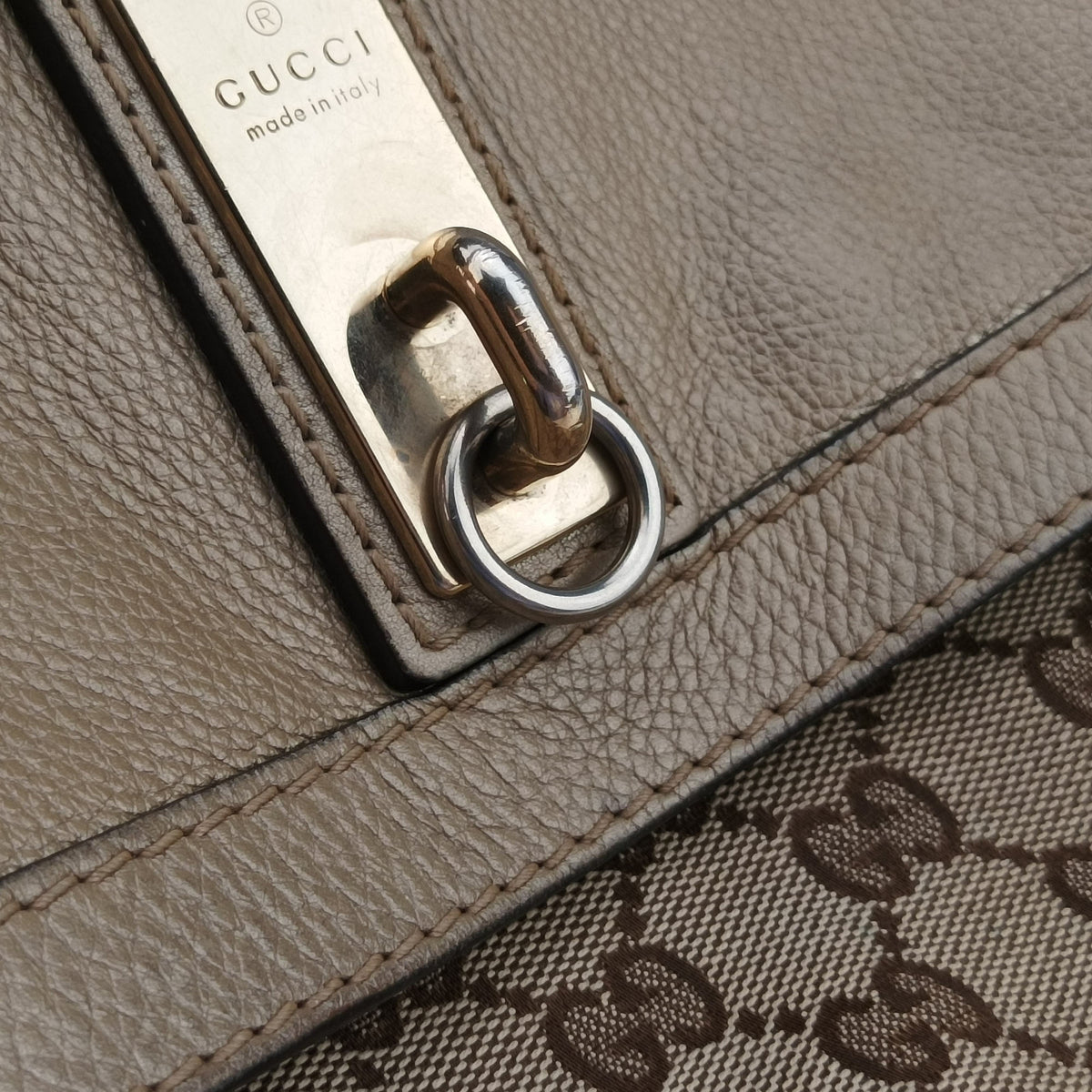 Pre-owned Gucci Bella Beige×Gold canvas×leather 282301 shoulderbag | stylenewstar