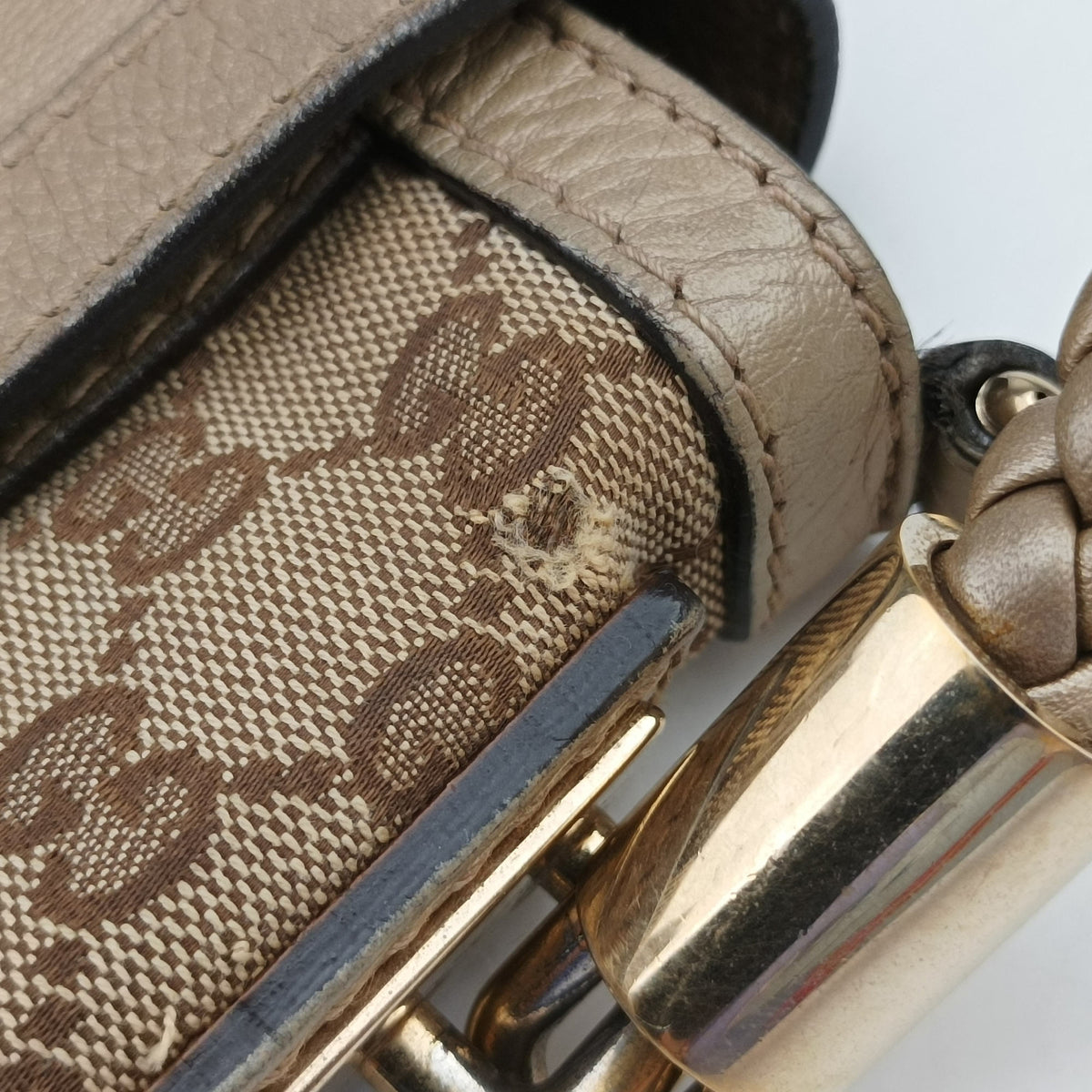 Pre-owned Gucci Bella Beige×Gold canvas×leather 282301 shoulderbag | stylenewstar