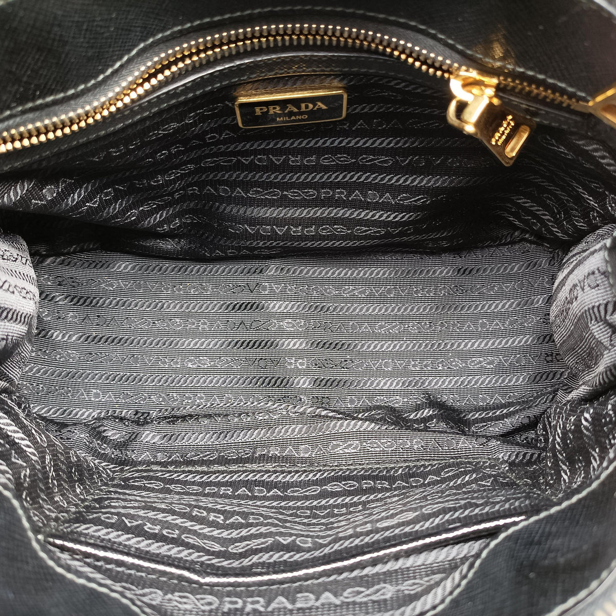 Vintage Prada Galleria Black SAFFIANO patent BN2274 shoulderbag | stylenewstar