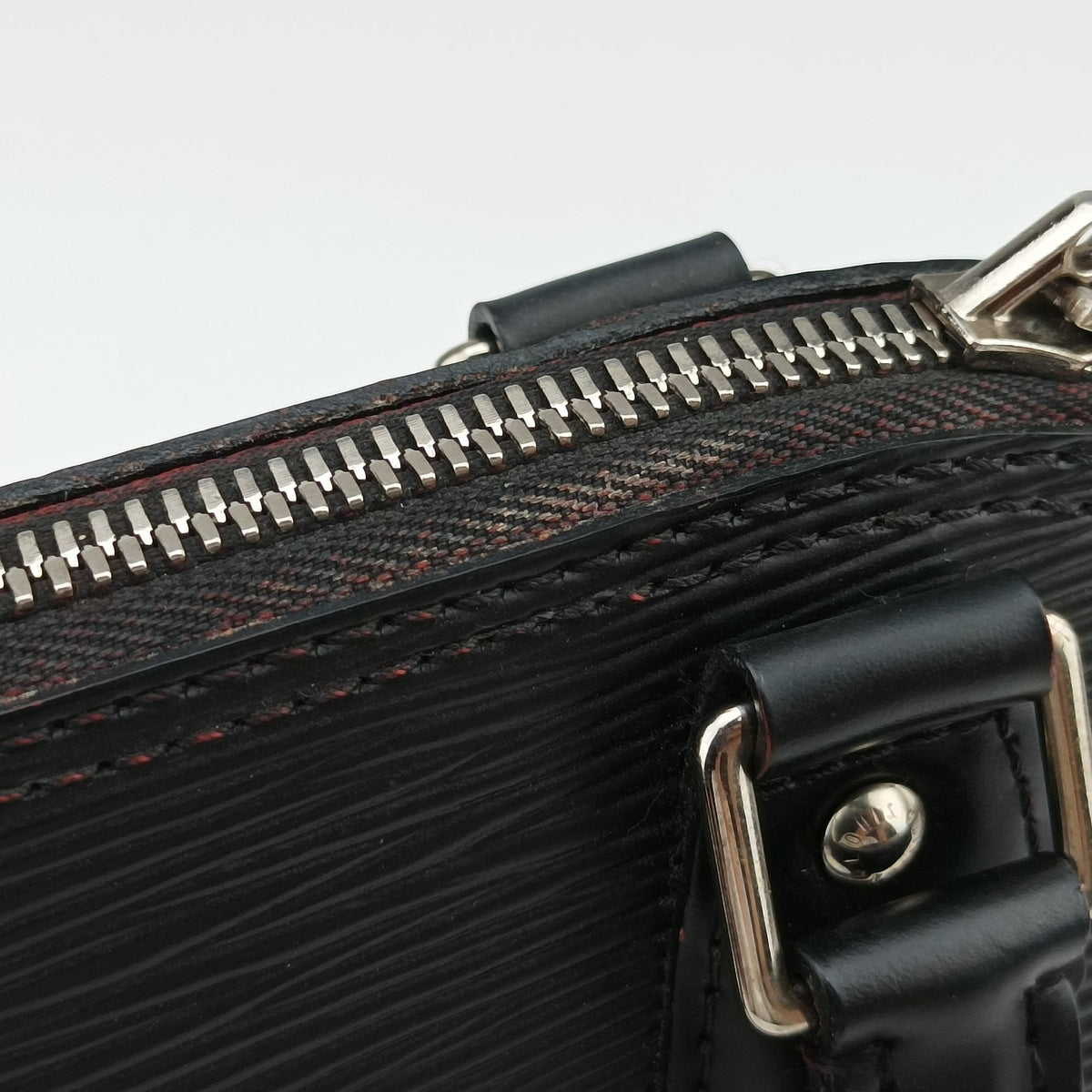 Pre-owned Louis Vuitton Alma BB Noir Epi  shoulderbag | stylenewstar