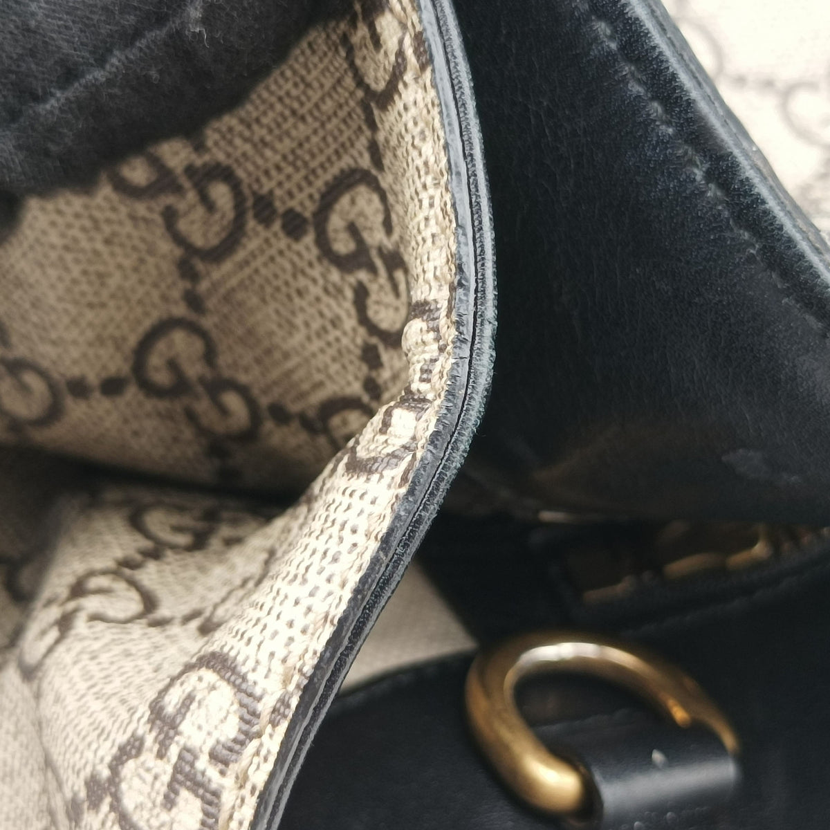 Secondhand Gucci GG Supreme Bee beige×black PVC coated canvas×Leather 450950 shoulderbag | stylenewstar