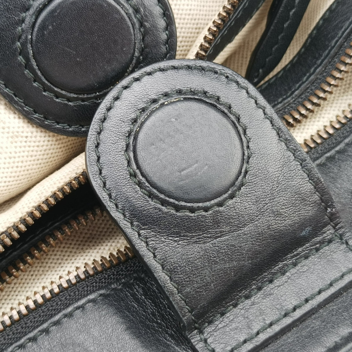 Secondhand Gucci GG Supreme Bee beige×black PVC coated canvas×Leather 450950 shoulderbag | stylenewstar