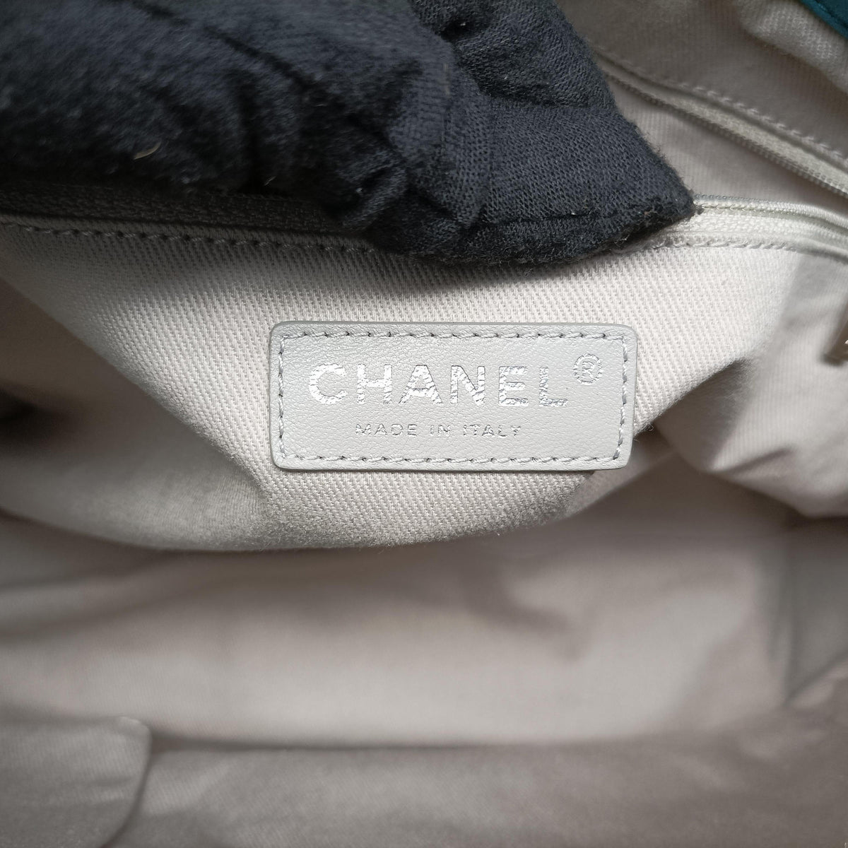 Pre-owned Chanel CC Soft Hobo Matelasse Blue Leather  handbag | stylenewstar
