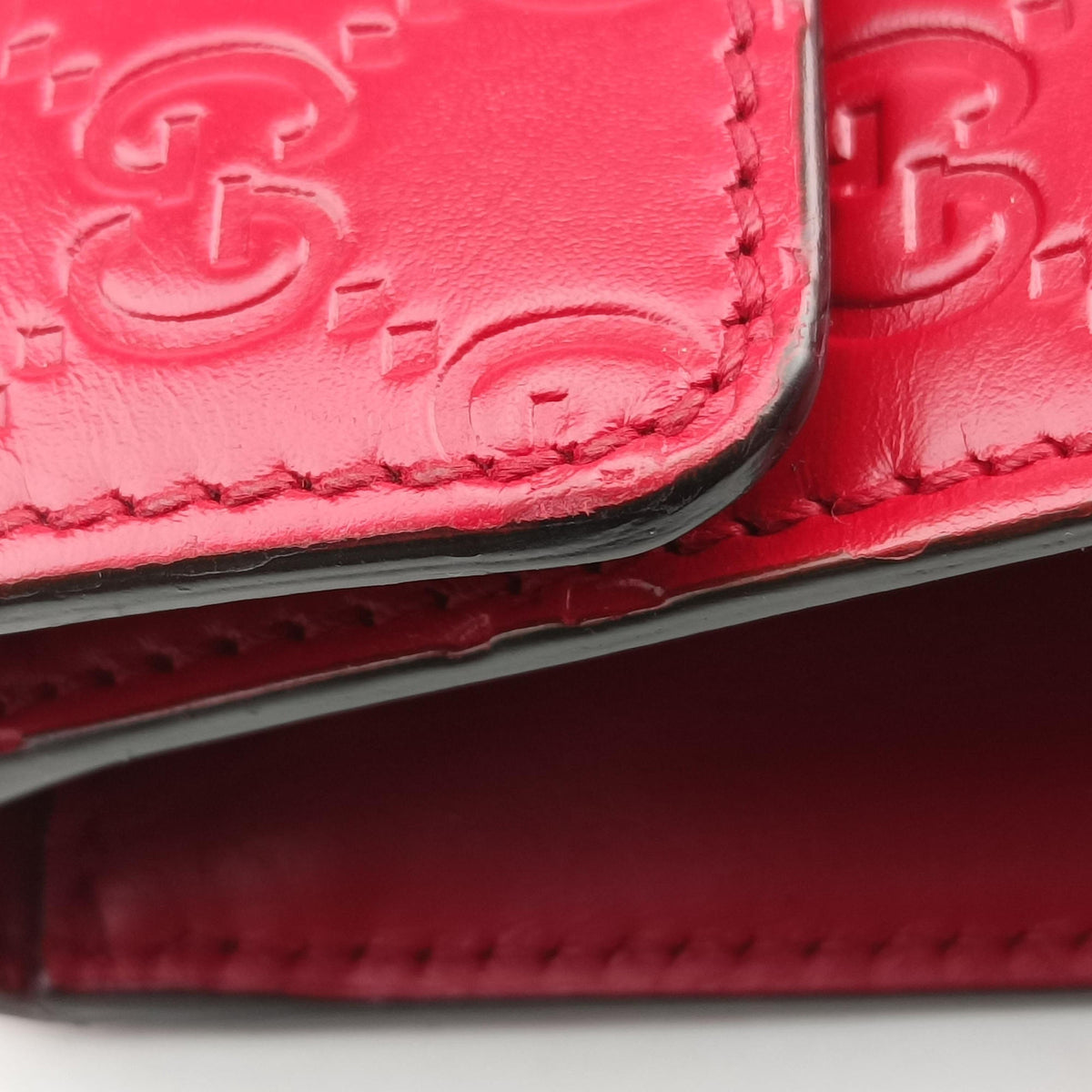 Vintage Gucci Padlock Red Leather 409487 shoulderbag | stylenewstar