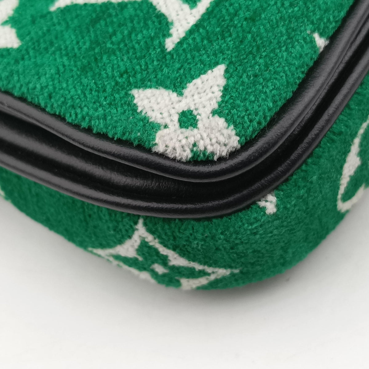 Secondhand Louis Vuitton Monogram Micro Metis Green x Black x White Velvet M81494 shoulderbag | stylenewstar