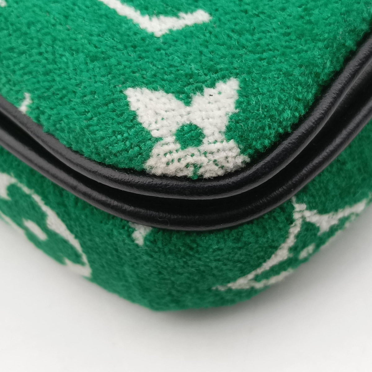 Secondhand Louis Vuitton Monogram Micro Metis Green x Black x White Velvet M81494 shoulderbag | stylenewstar