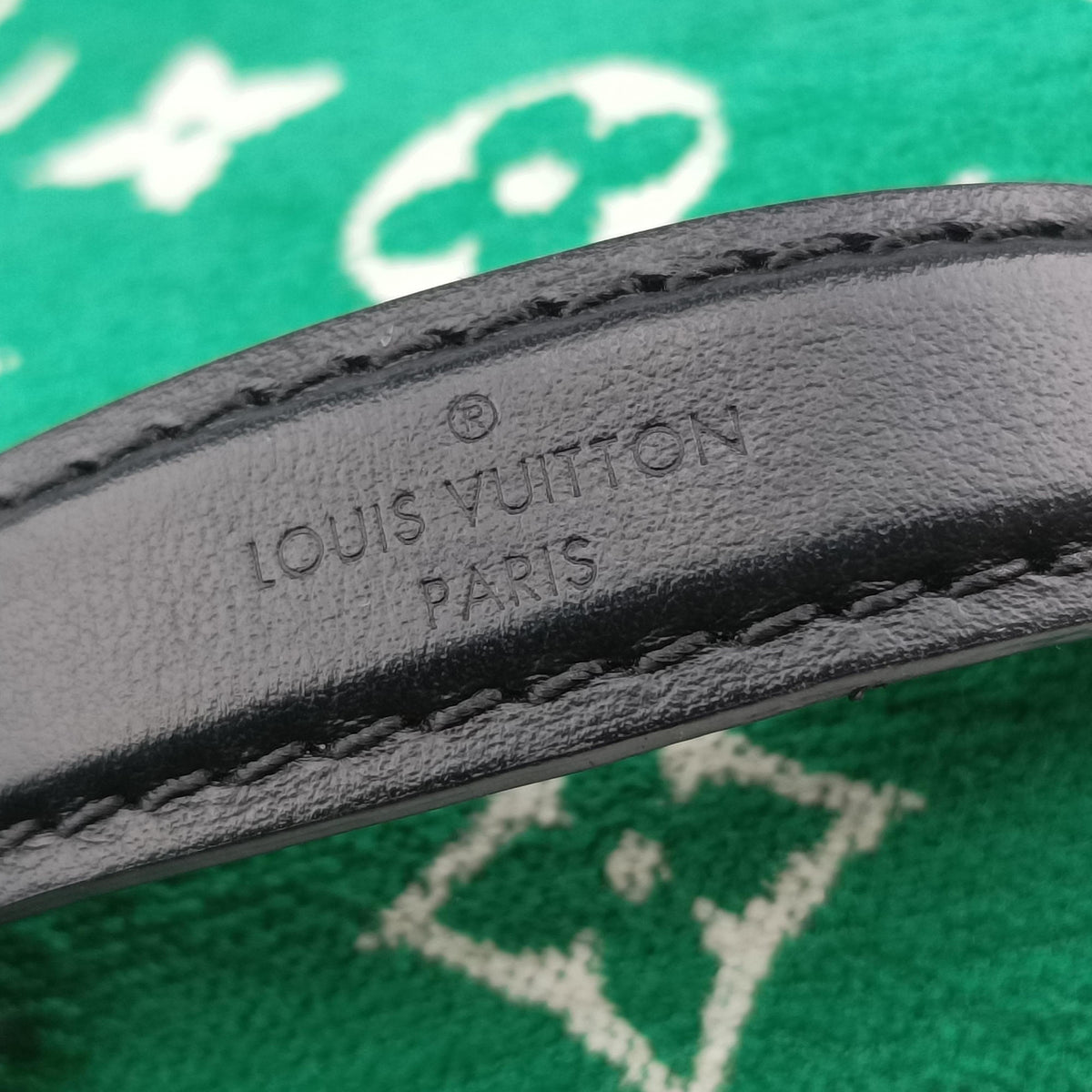 Secondhand Louis Vuitton Monogram Micro Metis Green x Black x White Velvet M81494 shoulderbag | stylenewstar