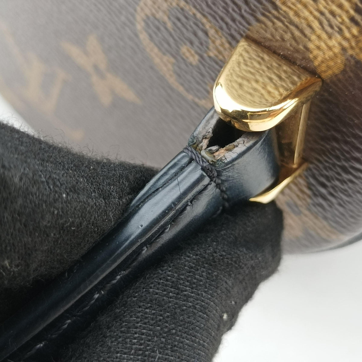 Secondhand Louis Vuitton Cannes Brown × Black Monogram Reverse Giant M43986 shoulderbag | stylenewstar