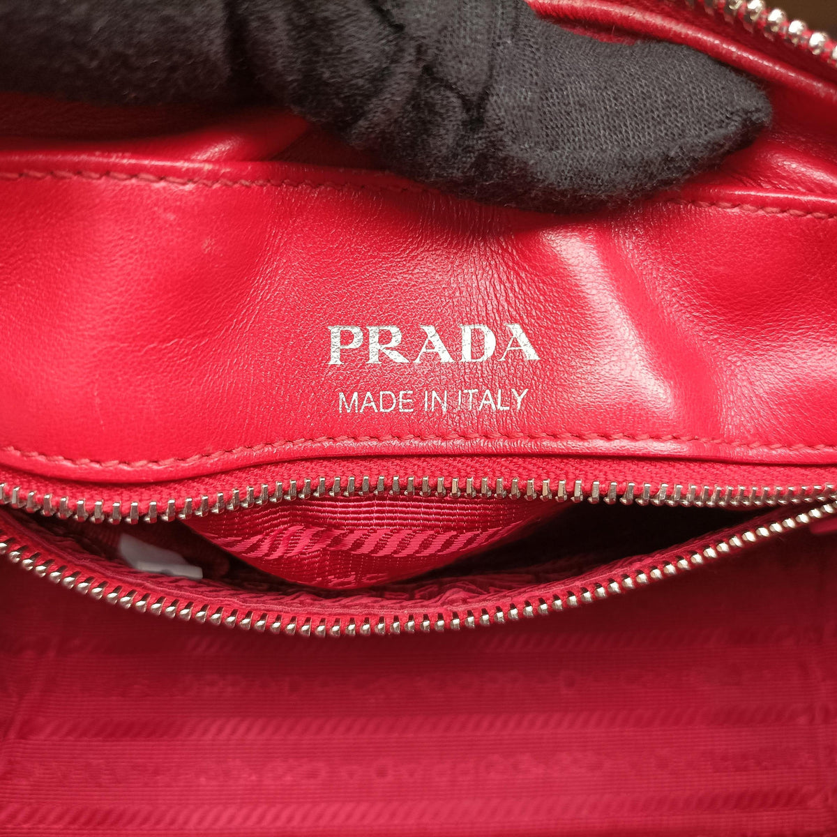 Pre-owned Prada Diagramme Red leather 1BH084 shoulderbag | stylenewstar