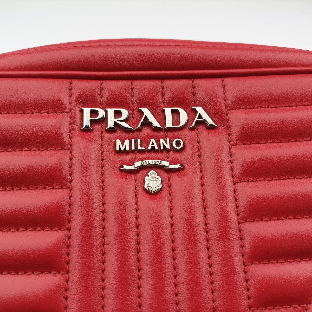 Pre-owned Prada Diagramme Red leather 1BH084 shoulderbag | stylenewstar