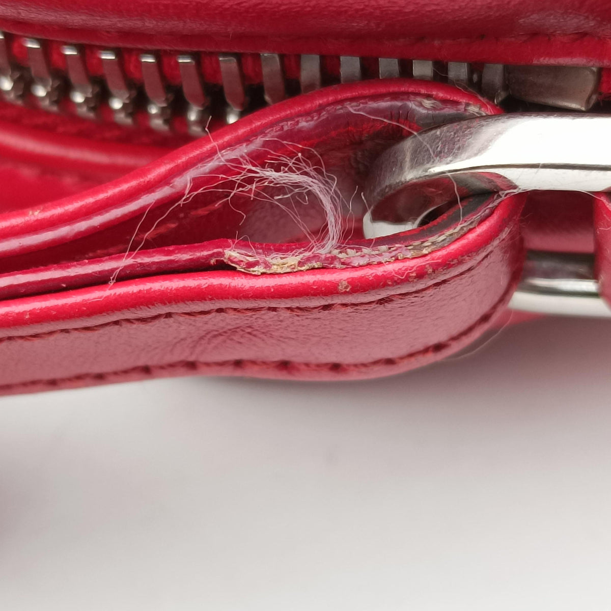 Pre-owned Prada Diagramme Red leather 1BH084 shoulderbag | stylenewstar