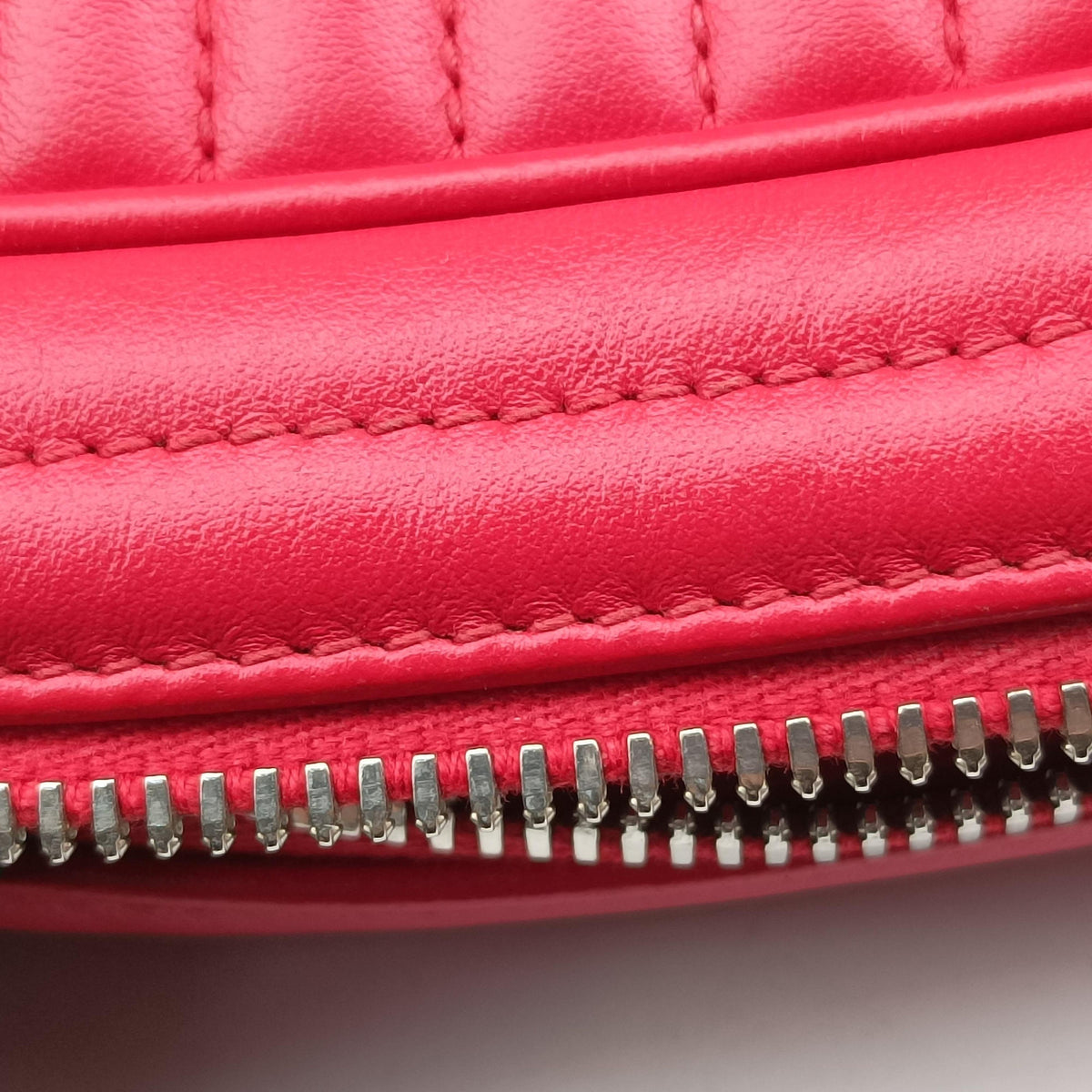 Pre-owned Prada Diagramme Red leather 1BH084 shoulderbag | stylenewstar