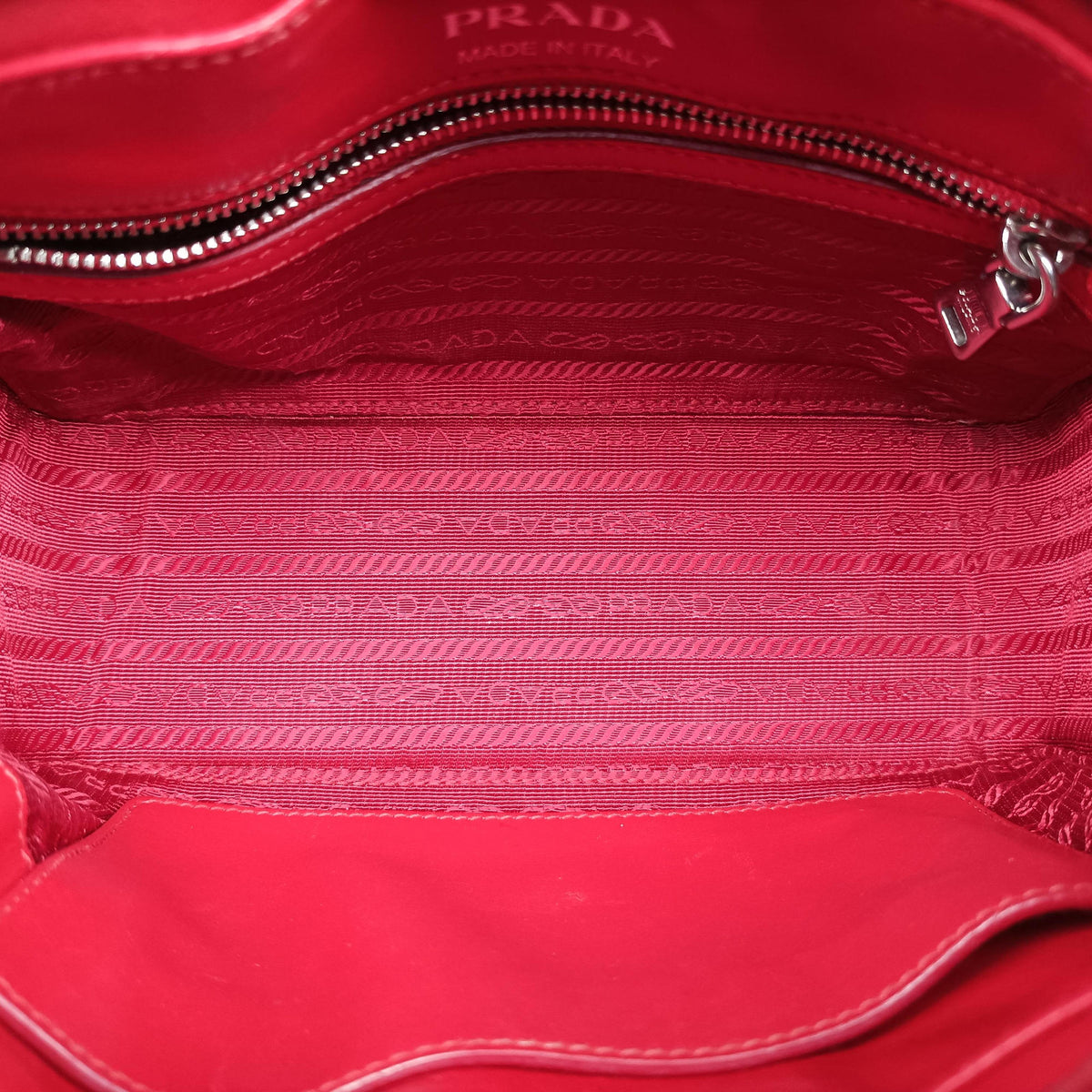 Pre-owned Prada Diagramme Red leather 1BH084 shoulderbag | stylenewstar
