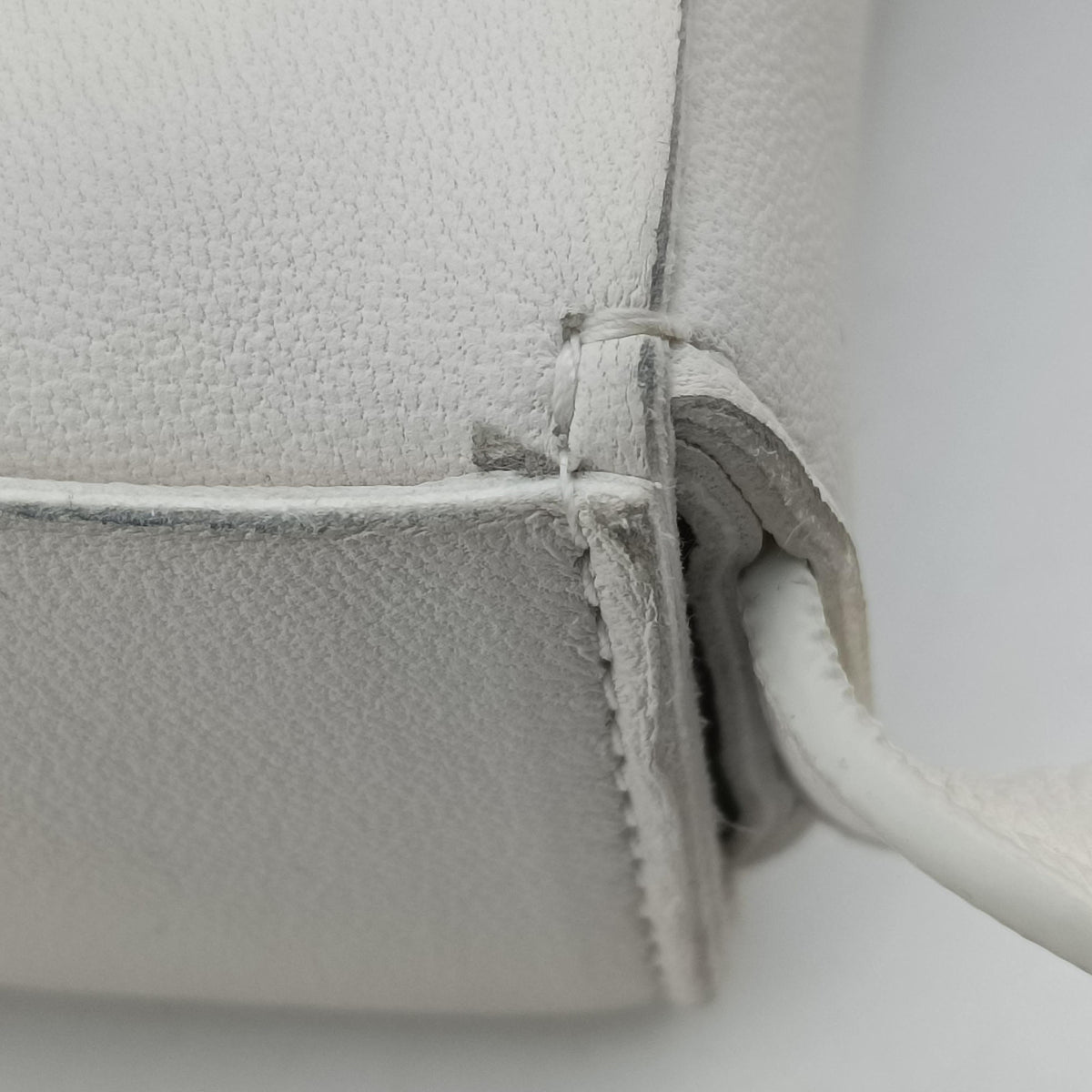 Pre-owned Bottega Veneta Candy Cassette White Lambskin  shoulderbag | stylenewstar