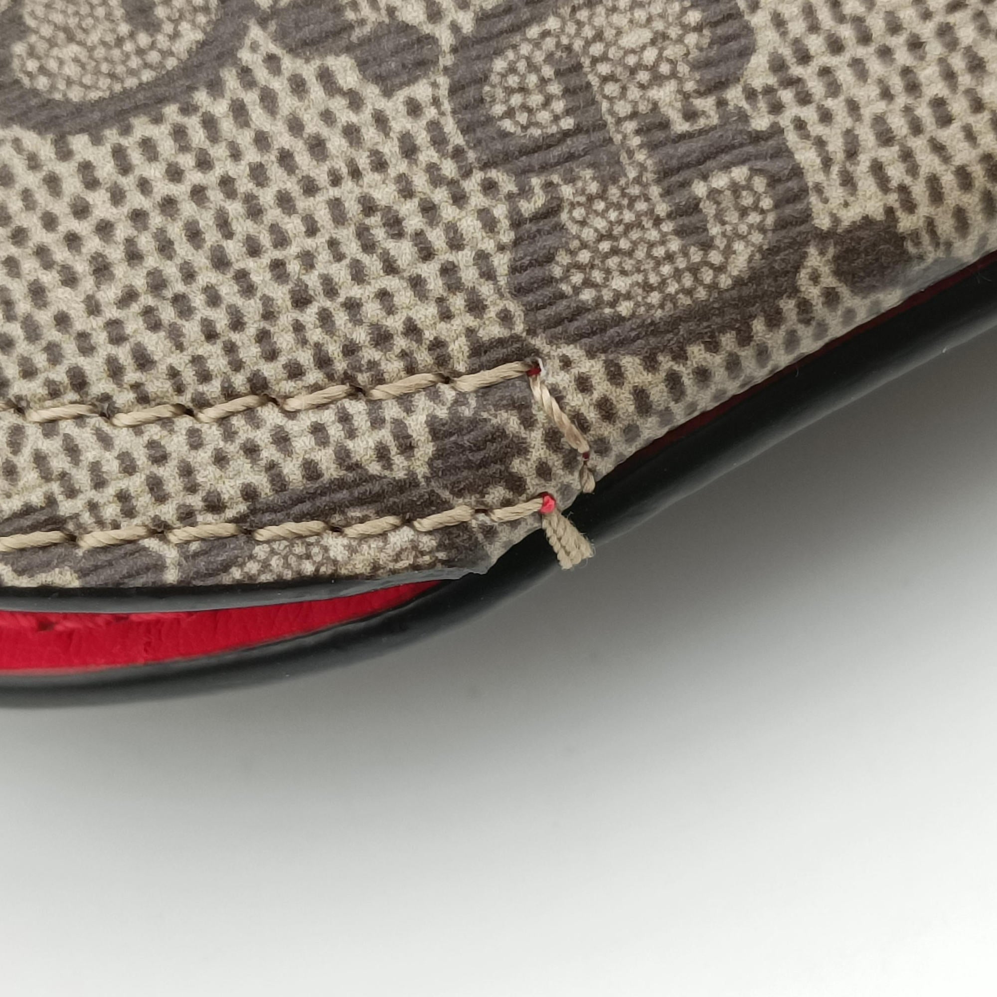 Pre-owned Gucci love heart Brown PVC coated canvas 678133 shoulderbag | stylenewstar