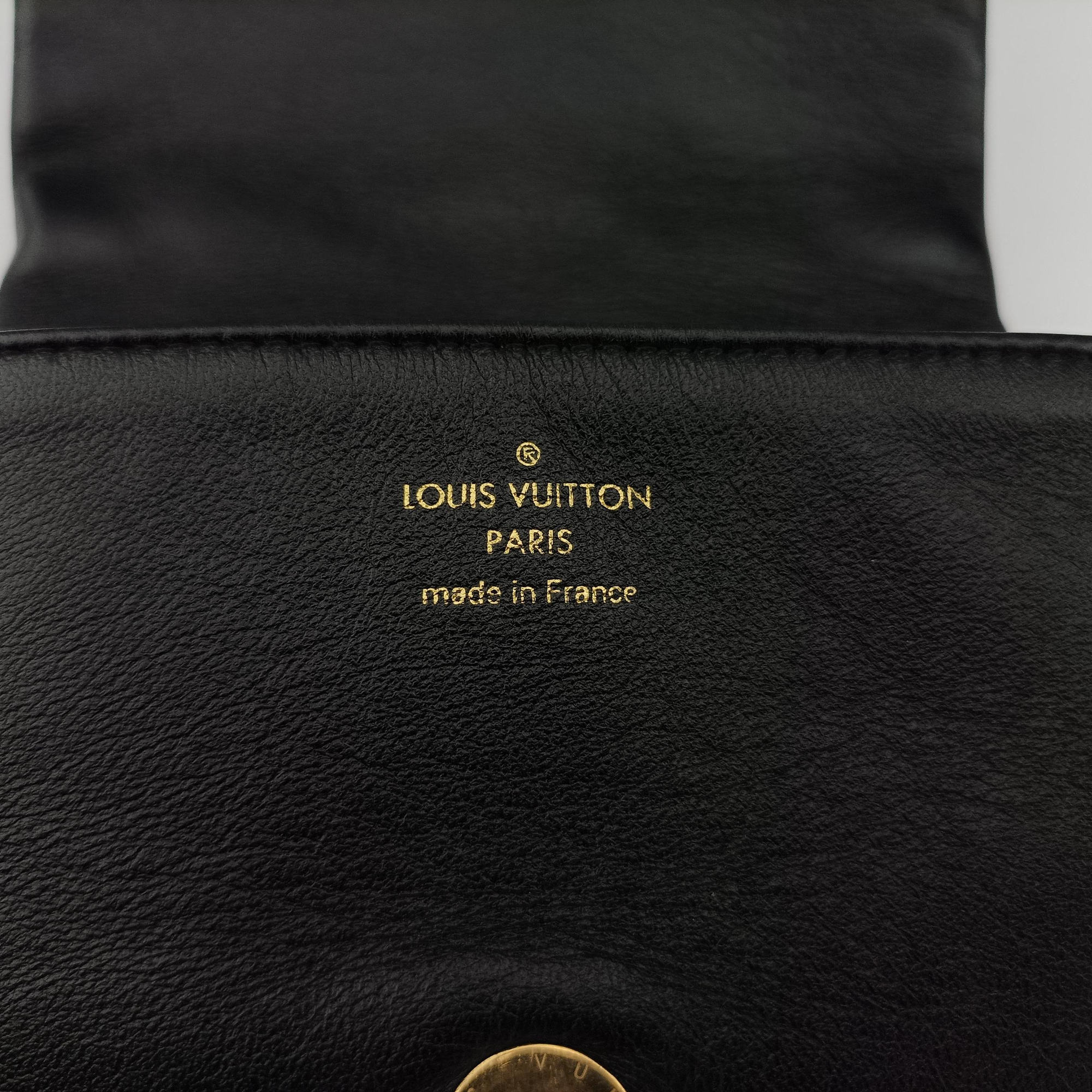 Pre-owned Louis Vuitton COUSSIN Noir lambskin M81125 shoulderbag | stylenewstar
