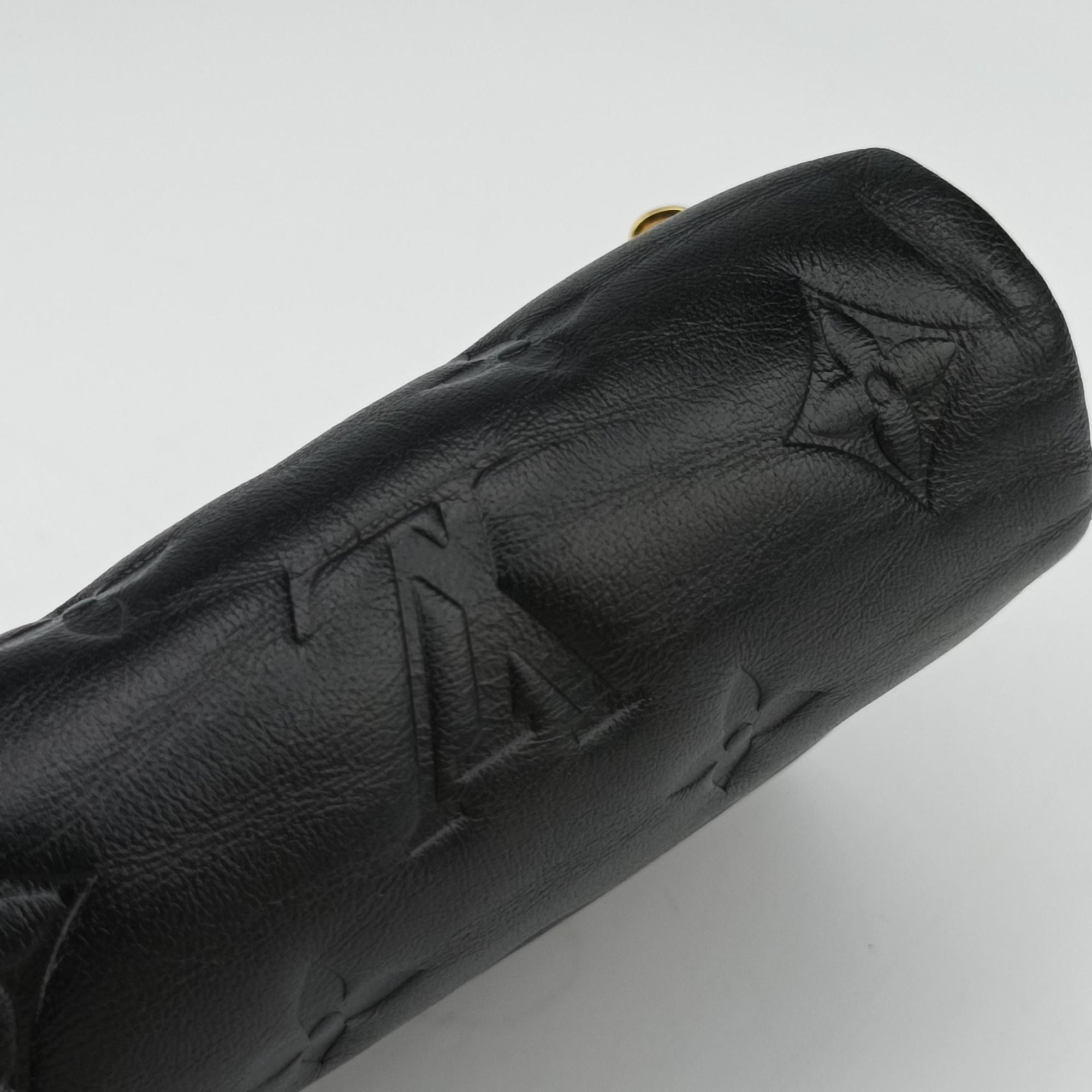 Pre-owned Louis Vuitton COUSSIN Noir lambskin M81125 shoulderbag | stylenewstar