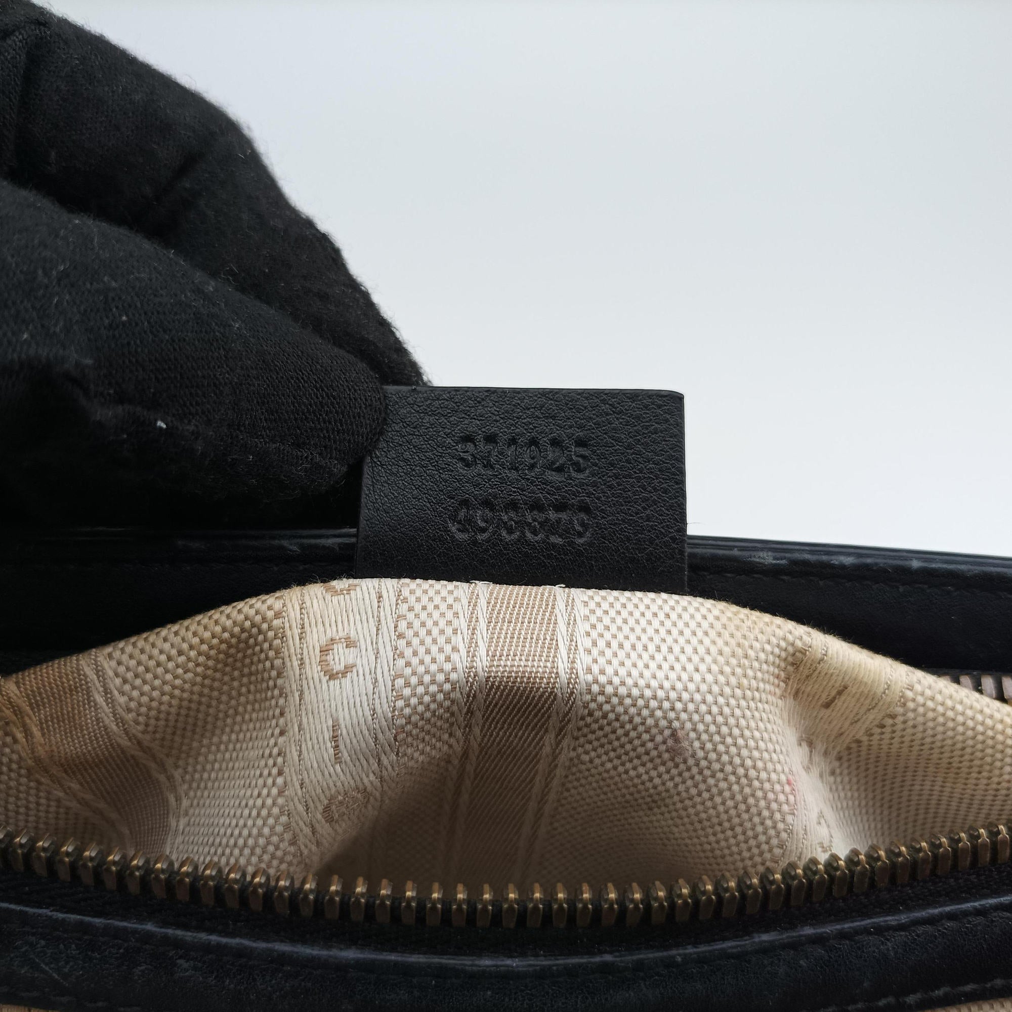Pre-owned Gucci Bright Bit Black Patent 371925 handbag | stylenewstar