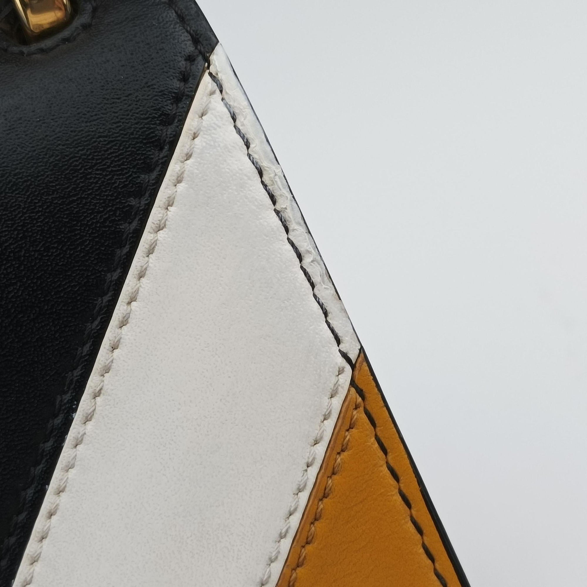 Pre-owned Fendi Kan I Black Leather 8M0381 shoulderbag | stylenewstar