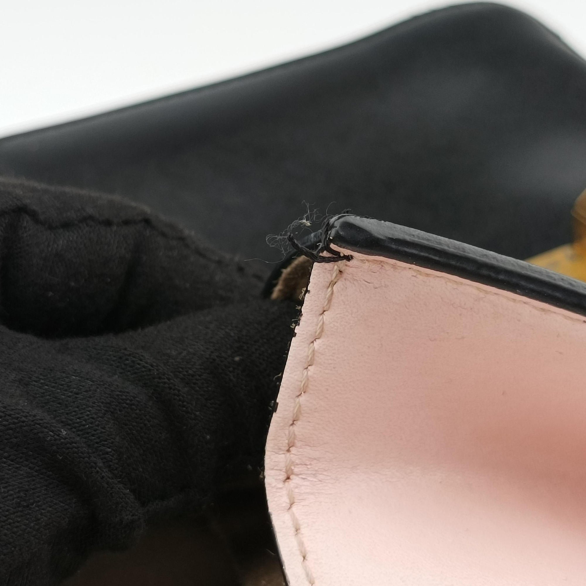 Pre-owned Fendi Kan I Black Leather 8M0381 shoulderbag | stylenewstar