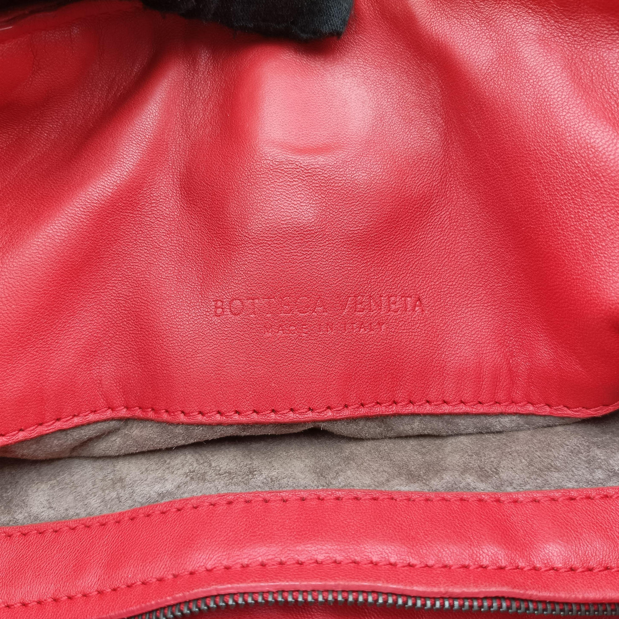 Pre-owned Bottega Veneta Parachute Intrecciato Red Lambskin  handbag | stylenewstar