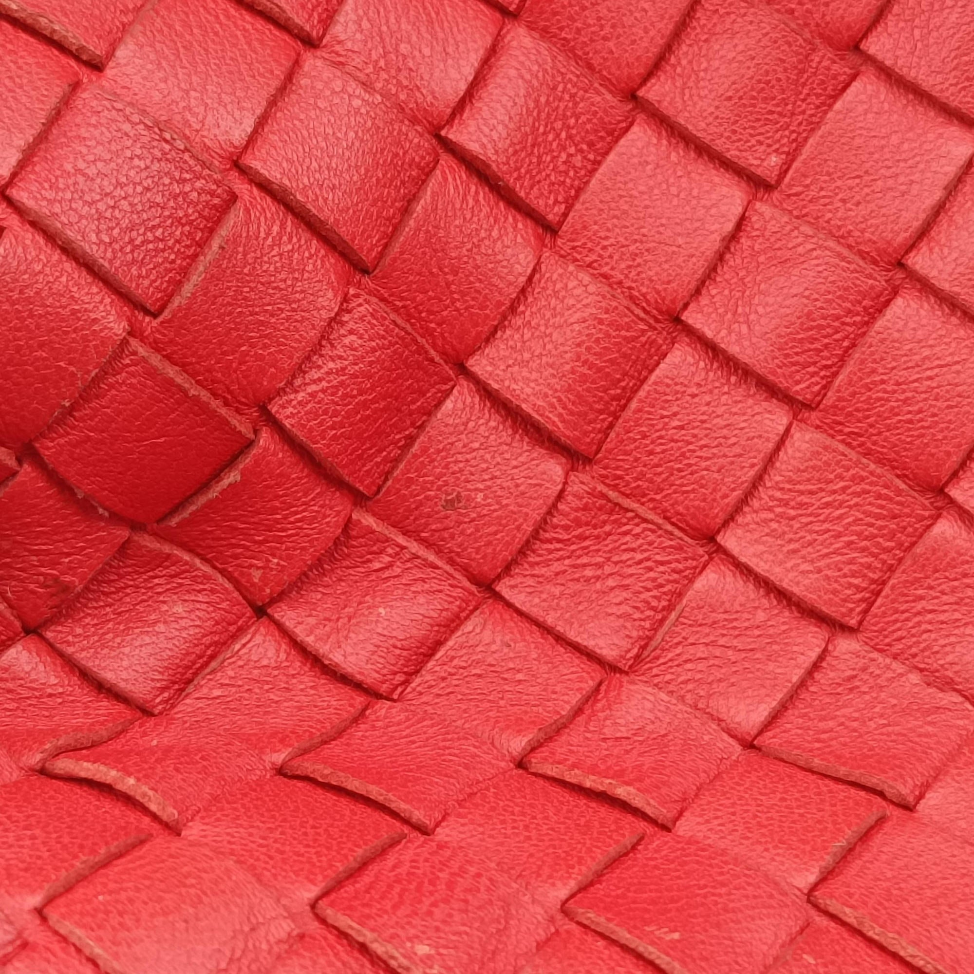 Pre-owned Bottega Veneta Parachute Intrecciato Red Lambskin  handbag | stylenewstar