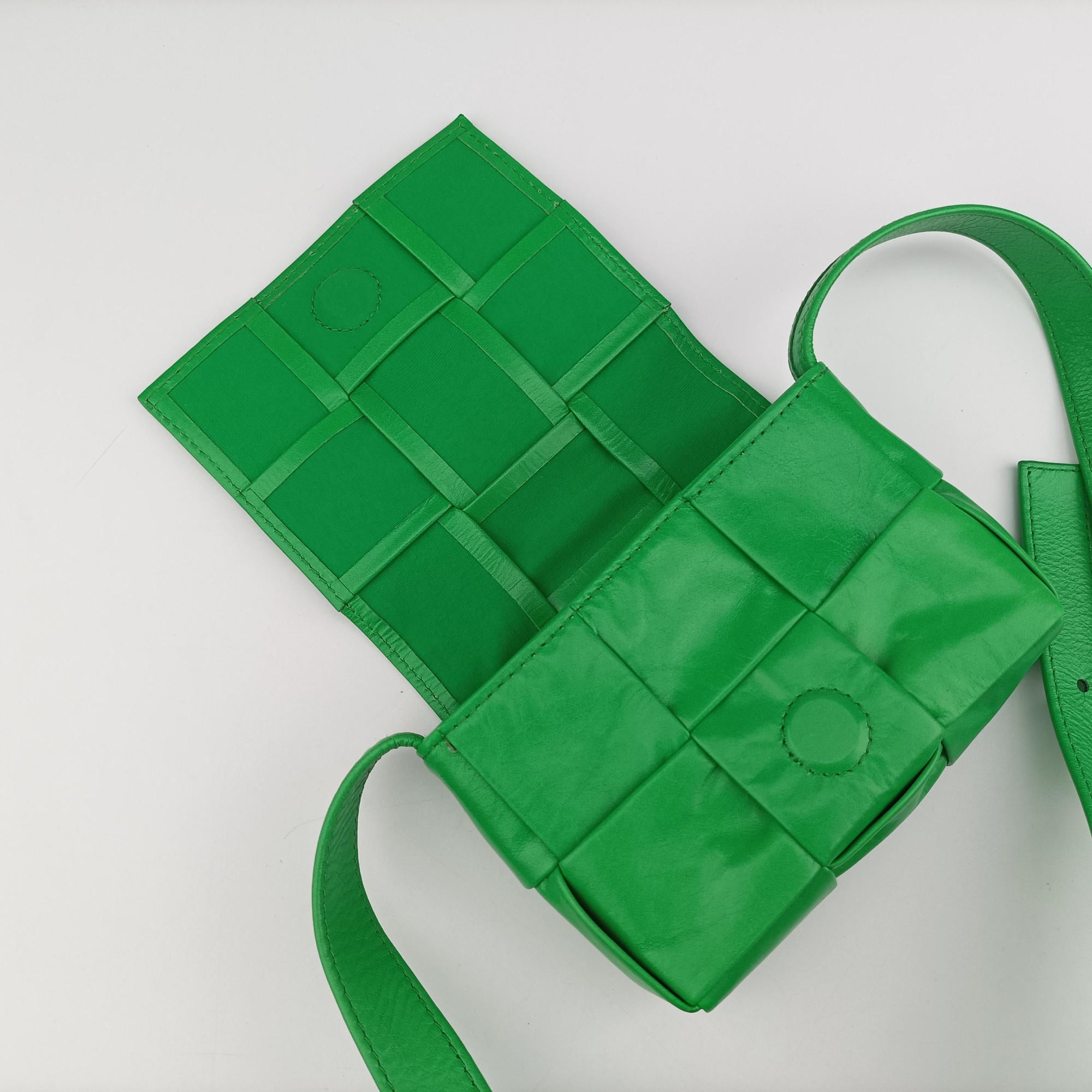 Secondhand Bottega Veneta candy cassette Green Leather  shoulderbag | stylenewstar