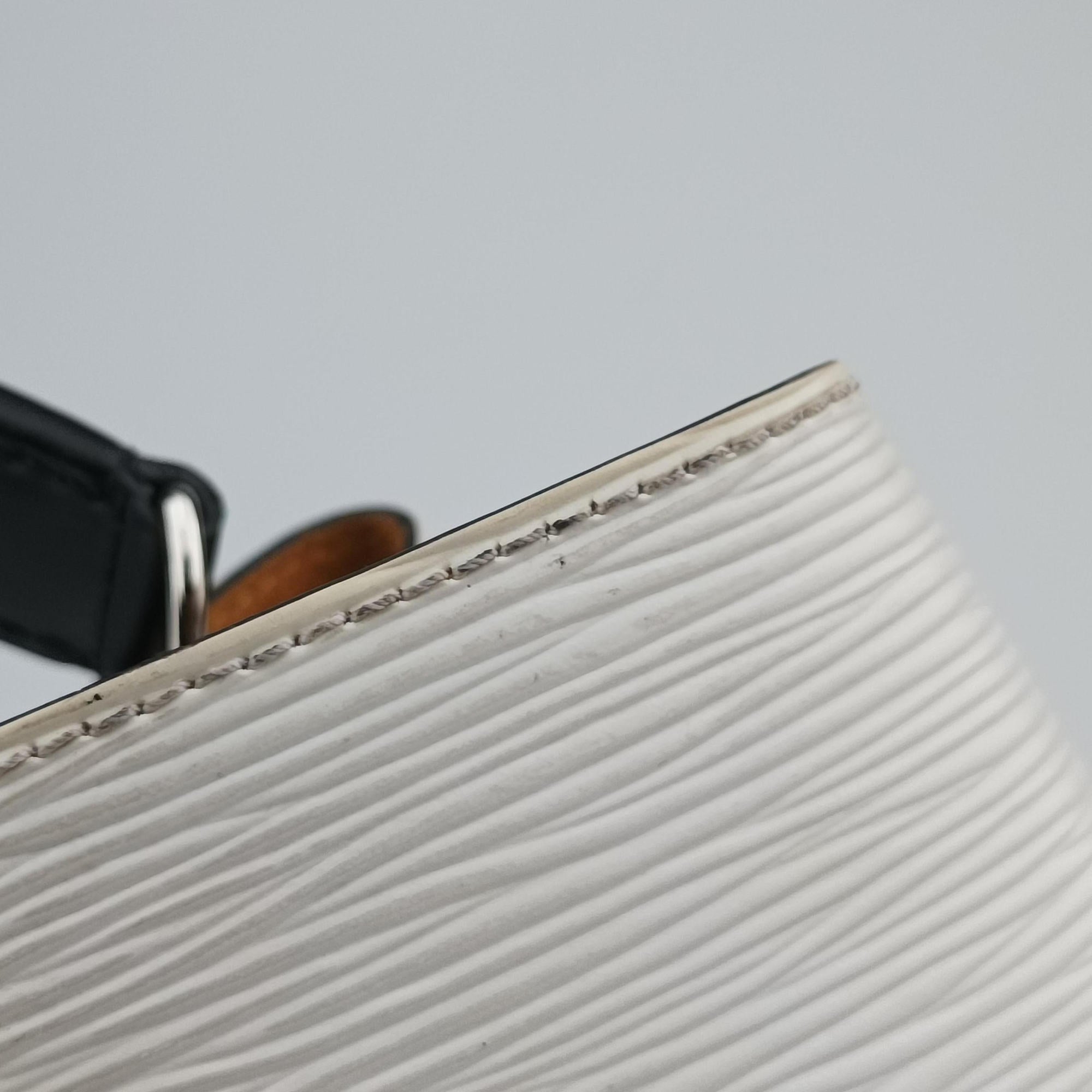 Pre-owned Louis Vuitton NeoNoe White × Black Epi M53371 shoulderbag | stylenewstar