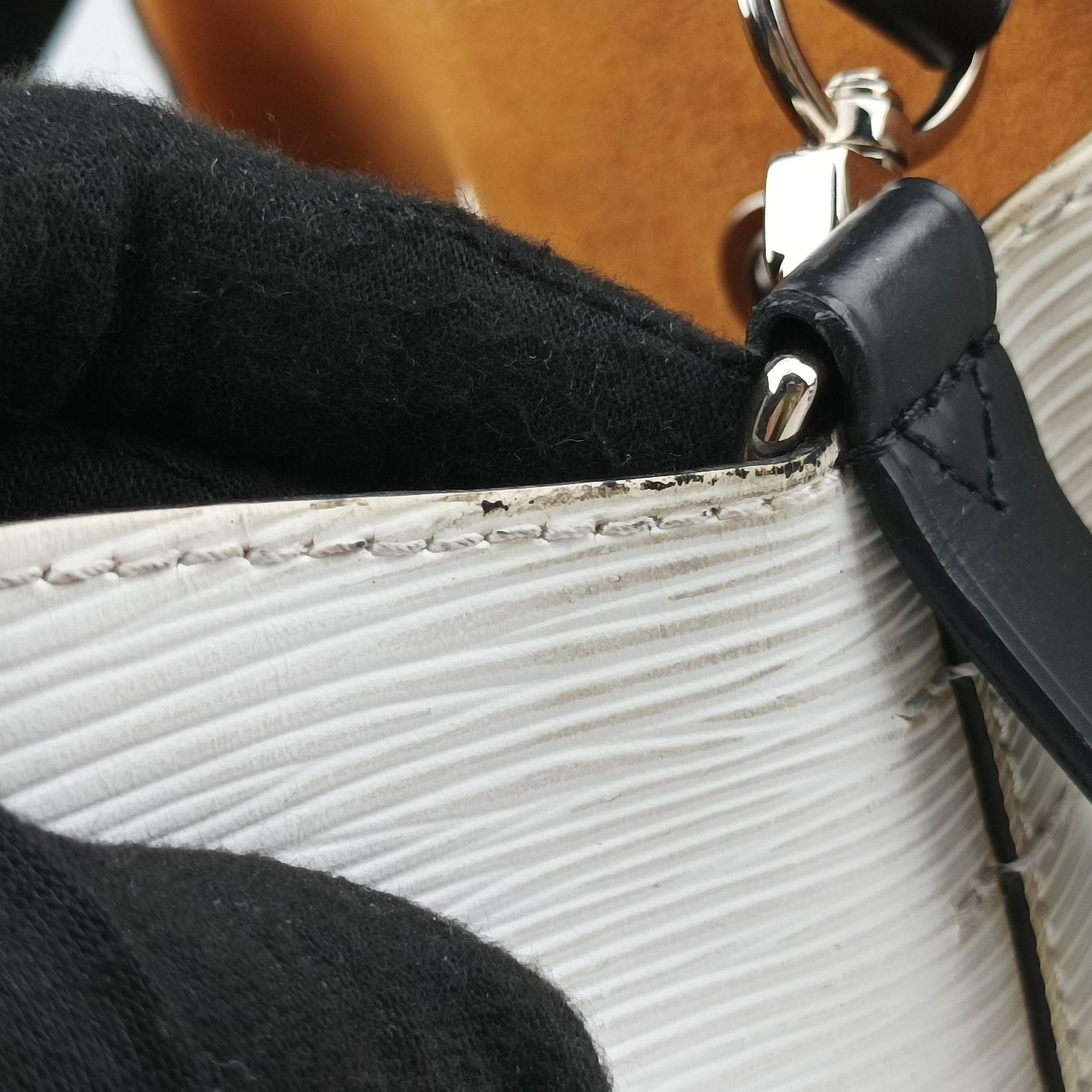 Pre-owned Louis Vuitton NeoNoe White × Black Epi M53371 shoulderbag | stylenewstar