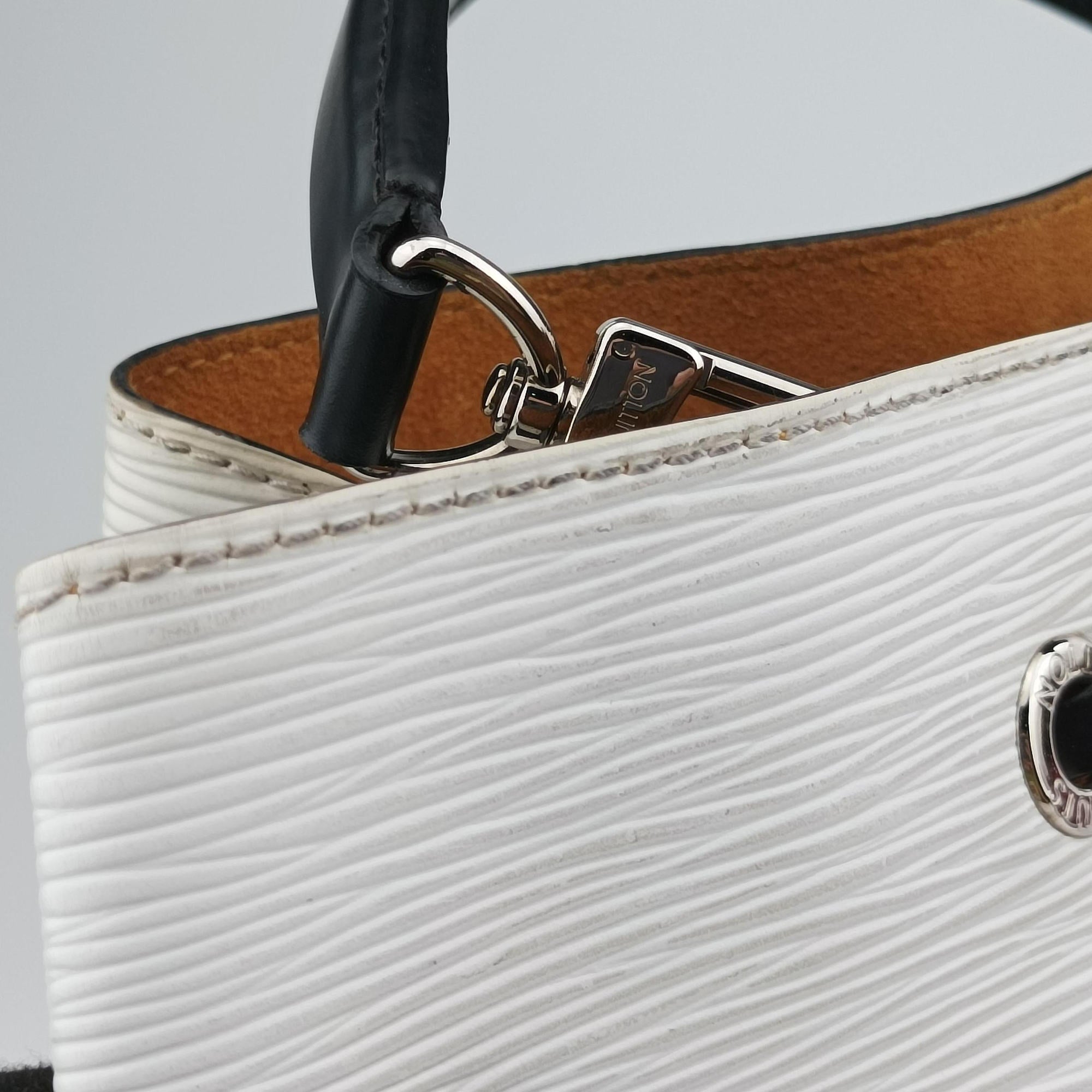 Pre-owned Louis Vuitton NeoNoe White × Black Epi M53371 shoulderbag | stylenewstar