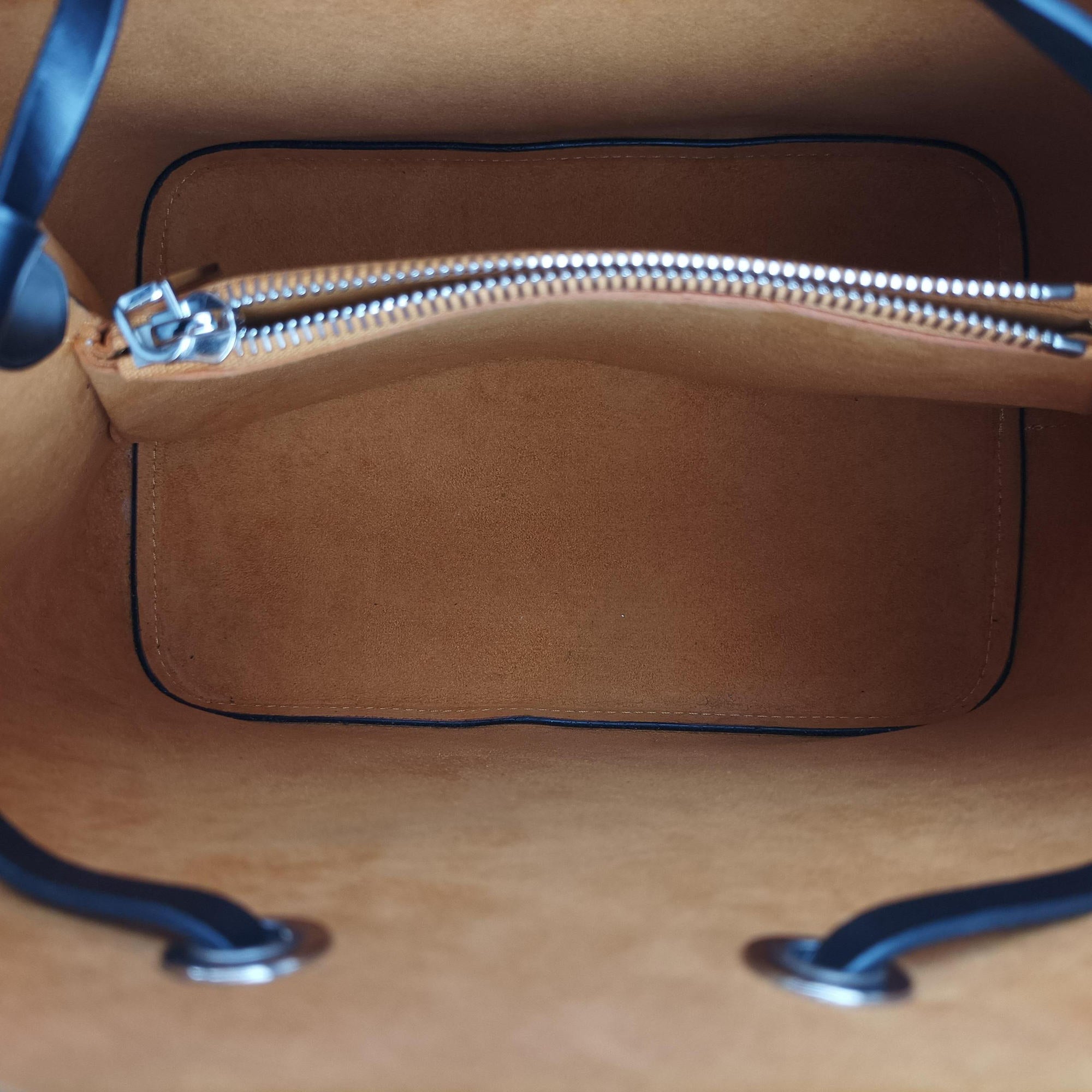 Pre-owned Louis Vuitton NeoNoe White × Black Epi M53371 shoulderbag | stylenewstar