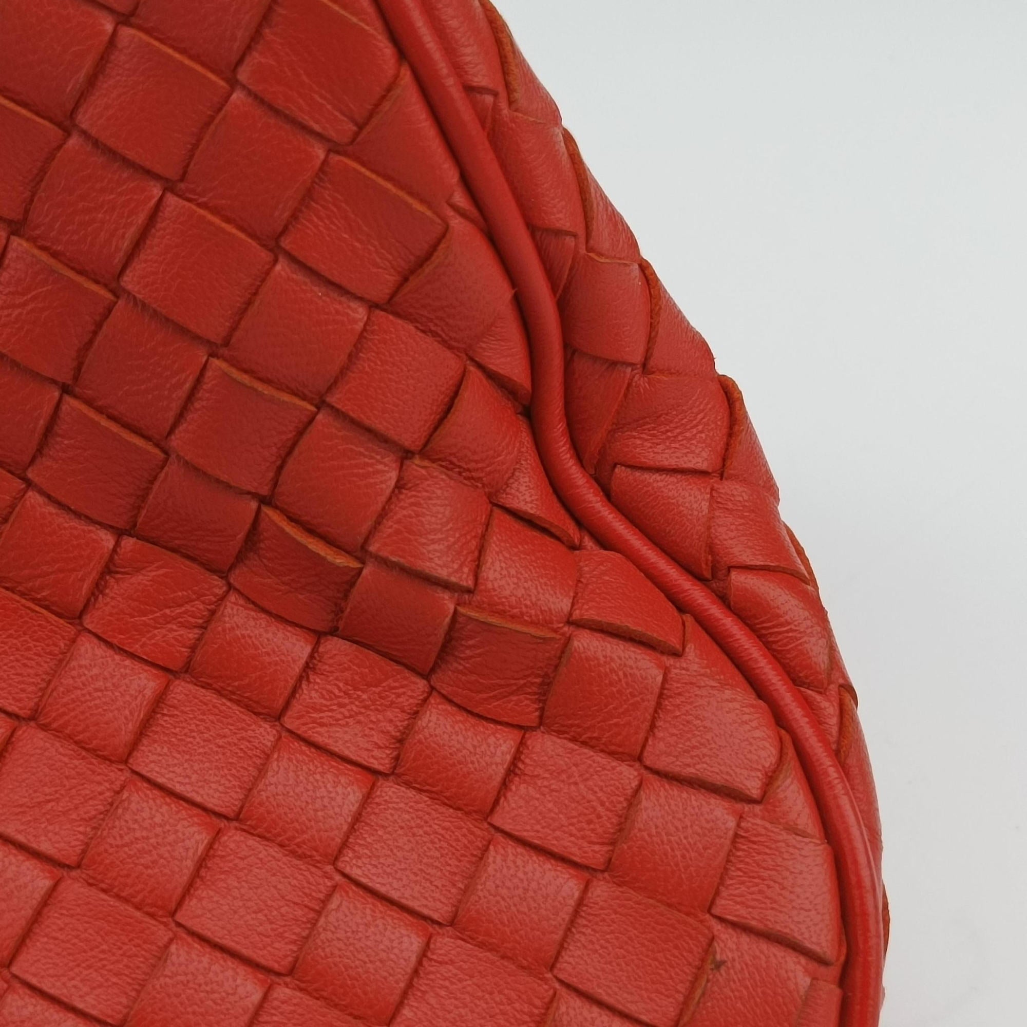 Pre-owned Bottega Veneta Intrecciato Red lambskin  handbag | stylenewstar
