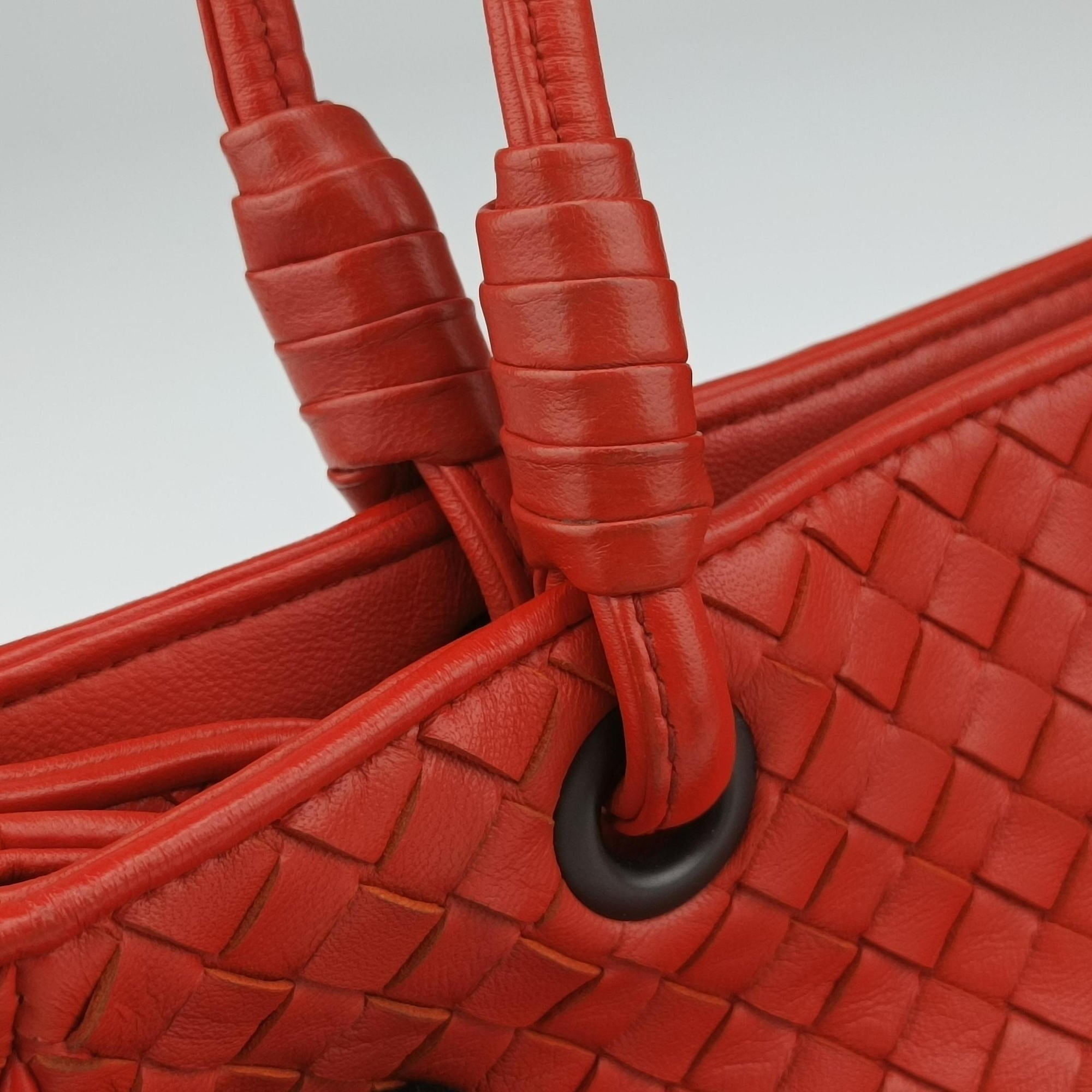 Pre-owned Bottega Veneta Intrecciato Red lambskin  handbag | stylenewstar