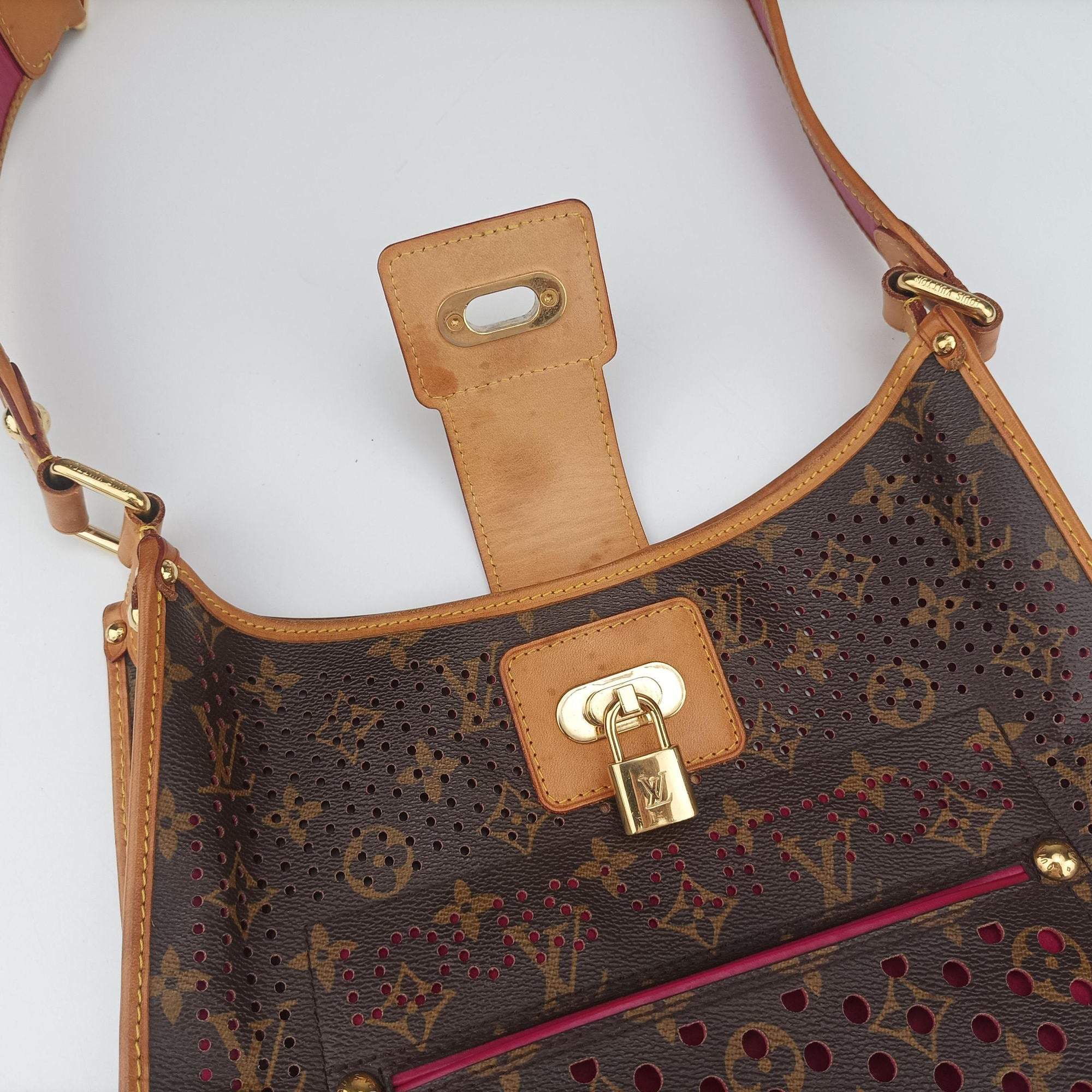 Secondhand Louis Vuitton Musette brown×FUCHSIA Monogram Perforated M95172 shoulderbag | stylenewstar