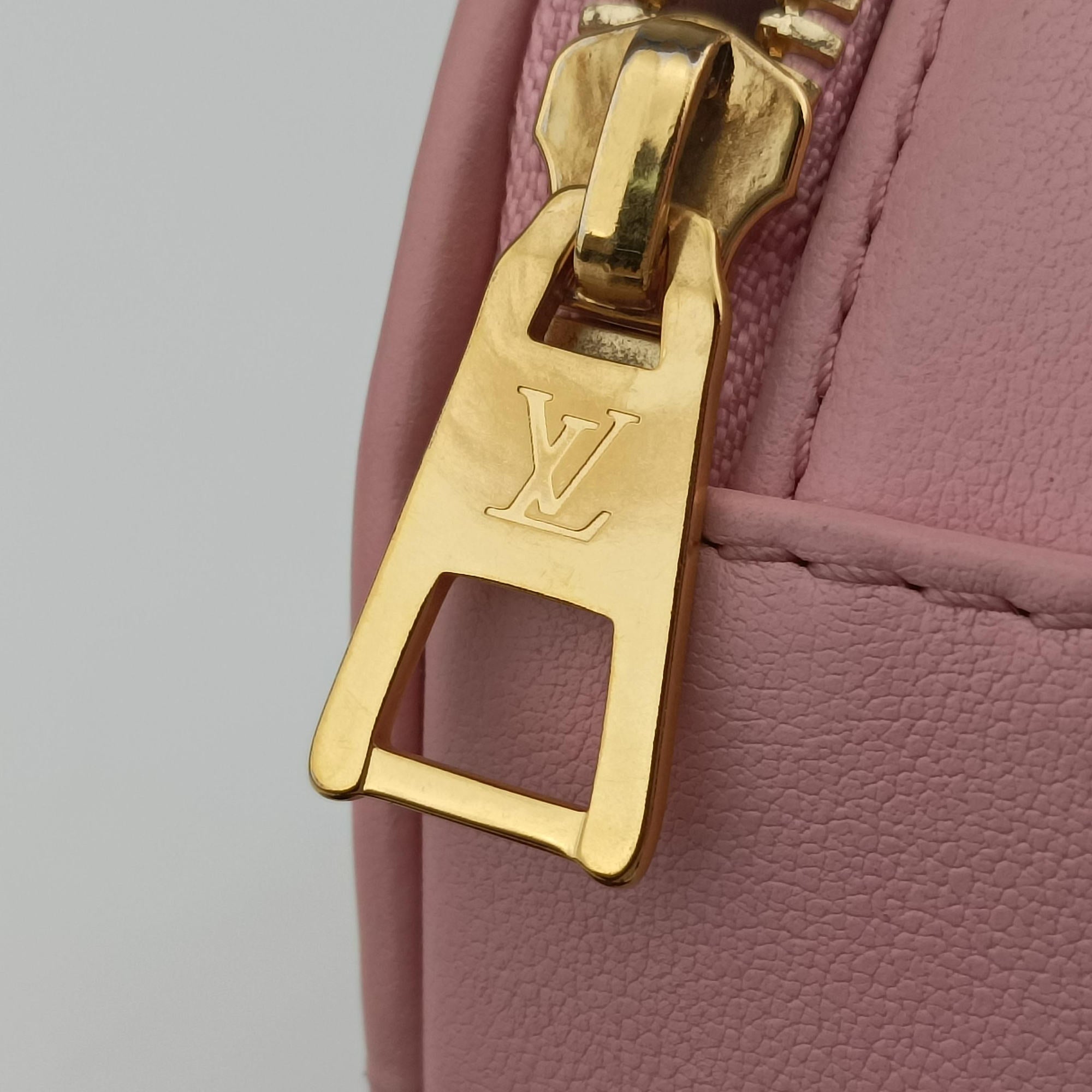 Secondhand Louis Vuitton Pop My Heart Pouch pink Leather M82526 shoulderbag | stylenewstar