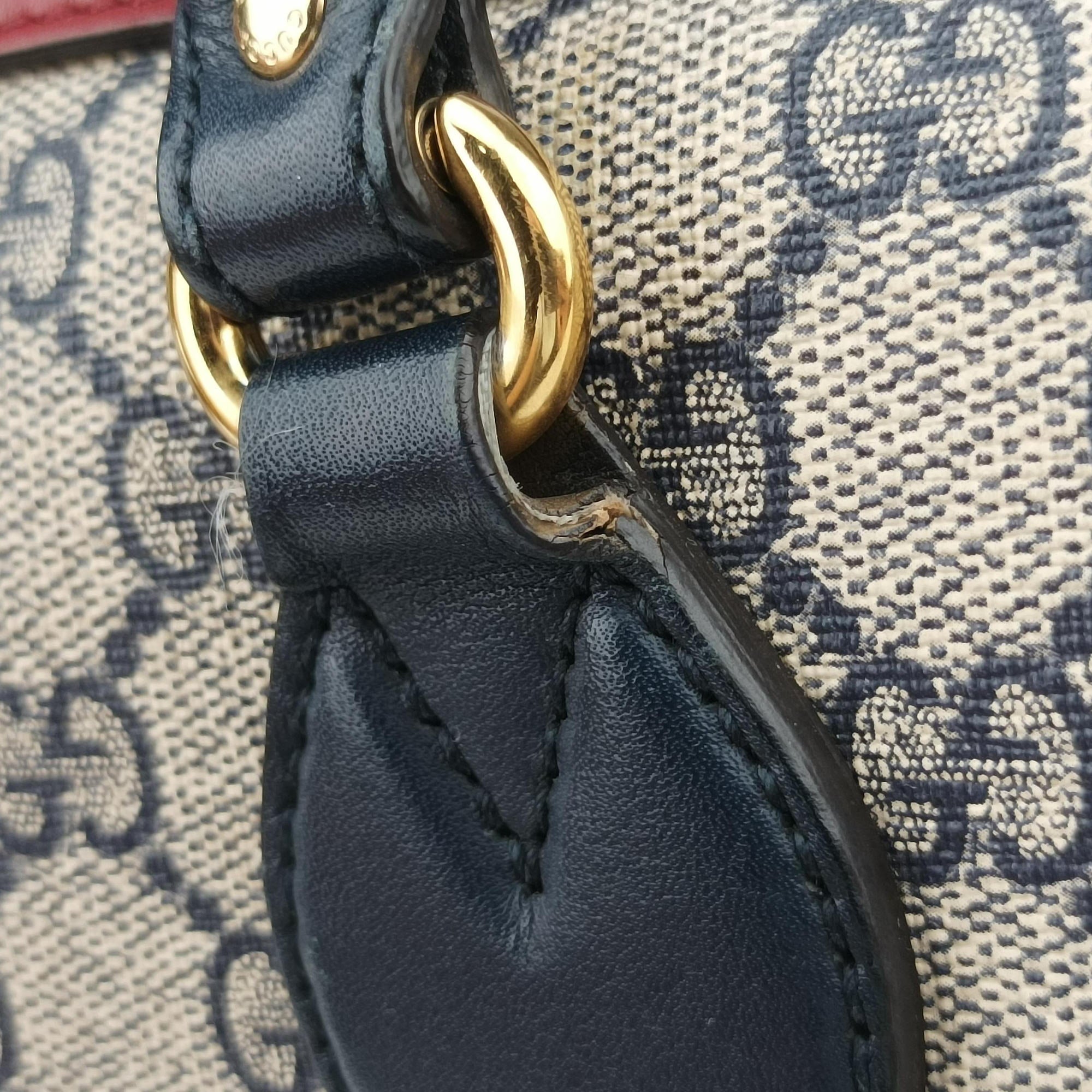 Pre-owned Gucci GG SUPREME Beige x Red x Navy PVC coated canvas×Leather 409529 shoulderbag | stylenewstar