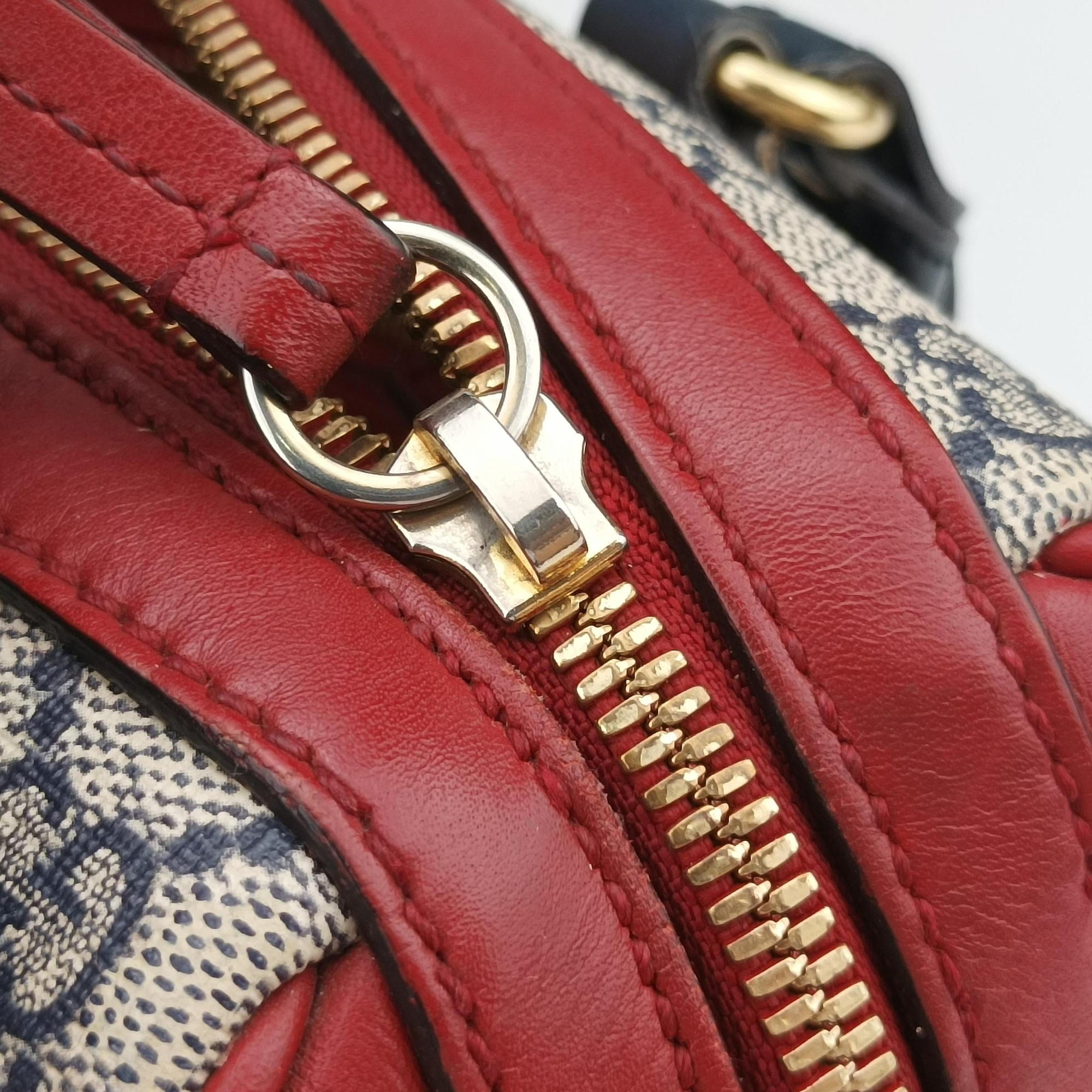 Pre-owned Gucci GG SUPREME Beige x Red x Navy PVC coated canvas×Leather 409529 shoulderbag | stylenewstar