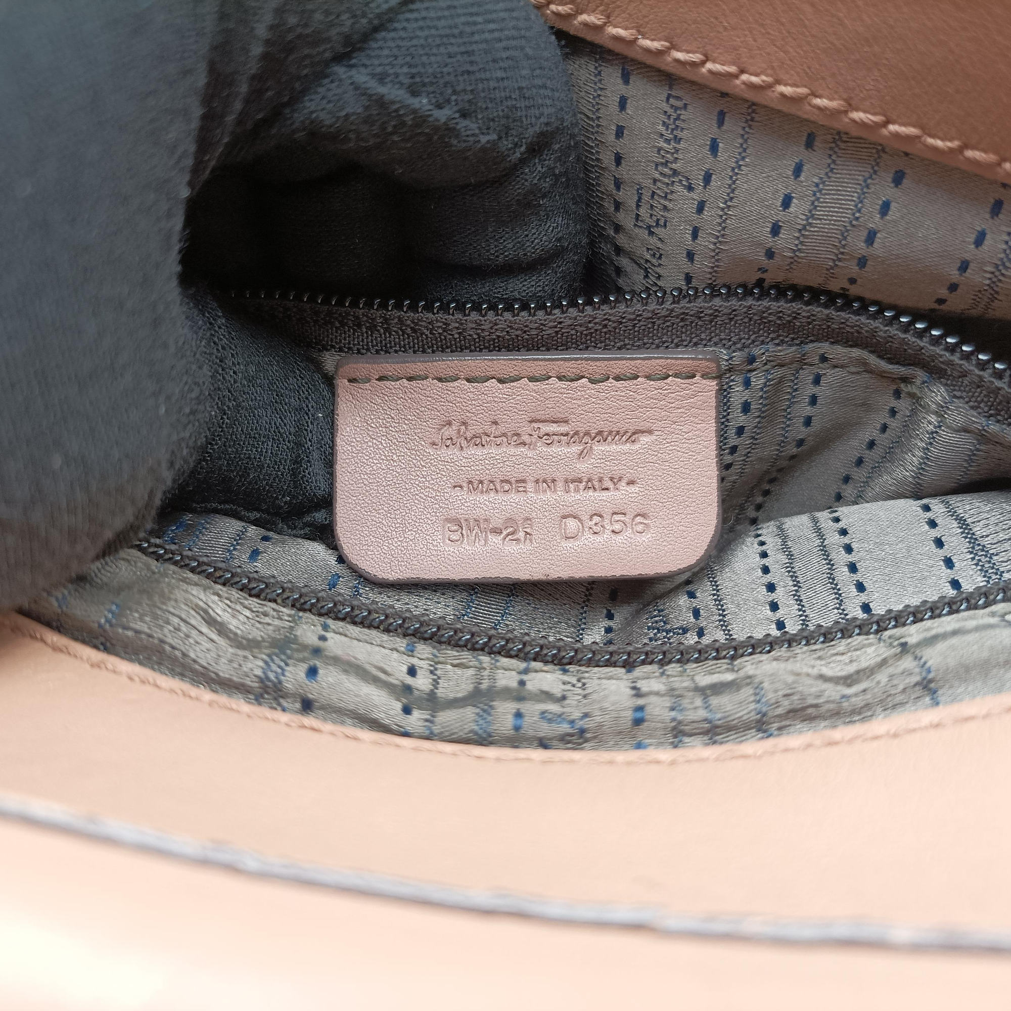 Secondhand Ferragamo Sofia Beige Leather  shoulderbag | stylenewstar