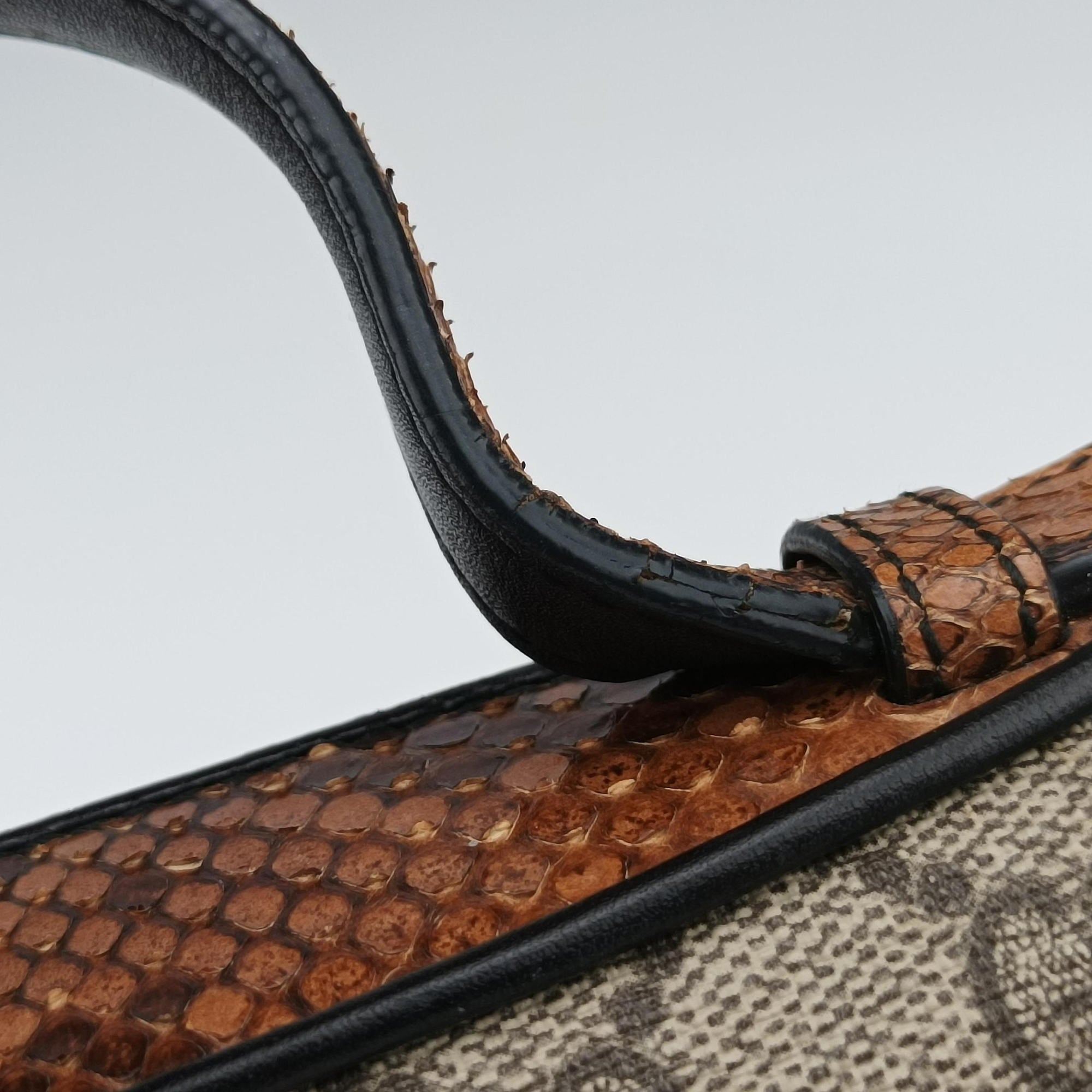 Secondhand Gucci Patchwork Cat Head Multicolor GG Supreme Canvas× Python×Suede 499822 shoulderbag | stylenewstar