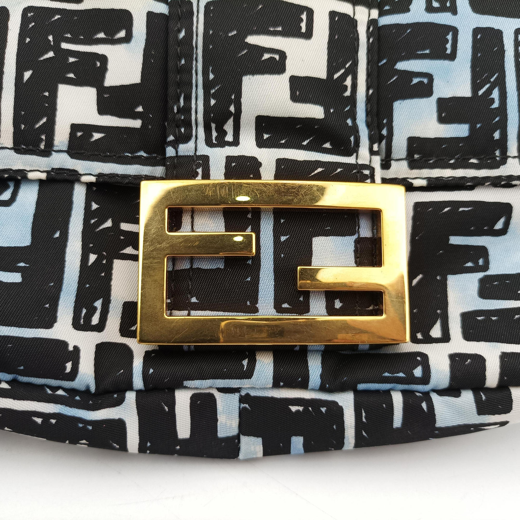 Pre-owned Fendi Mamma Bucket Black nylon 8BR784 shoulderbag | stylenewstar