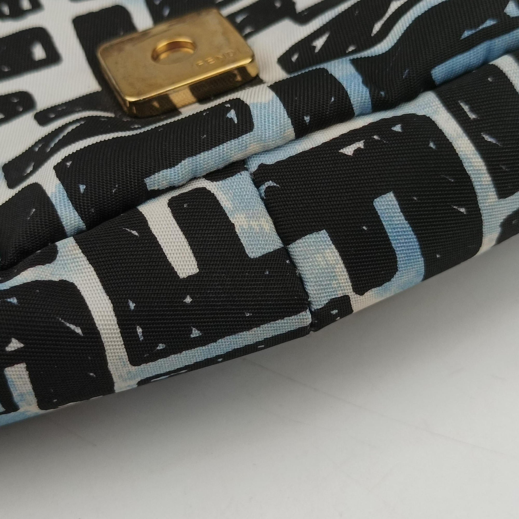 Pre-owned Fendi Mamma Bucket Black nylon 8BR784 shoulderbag | stylenewstar