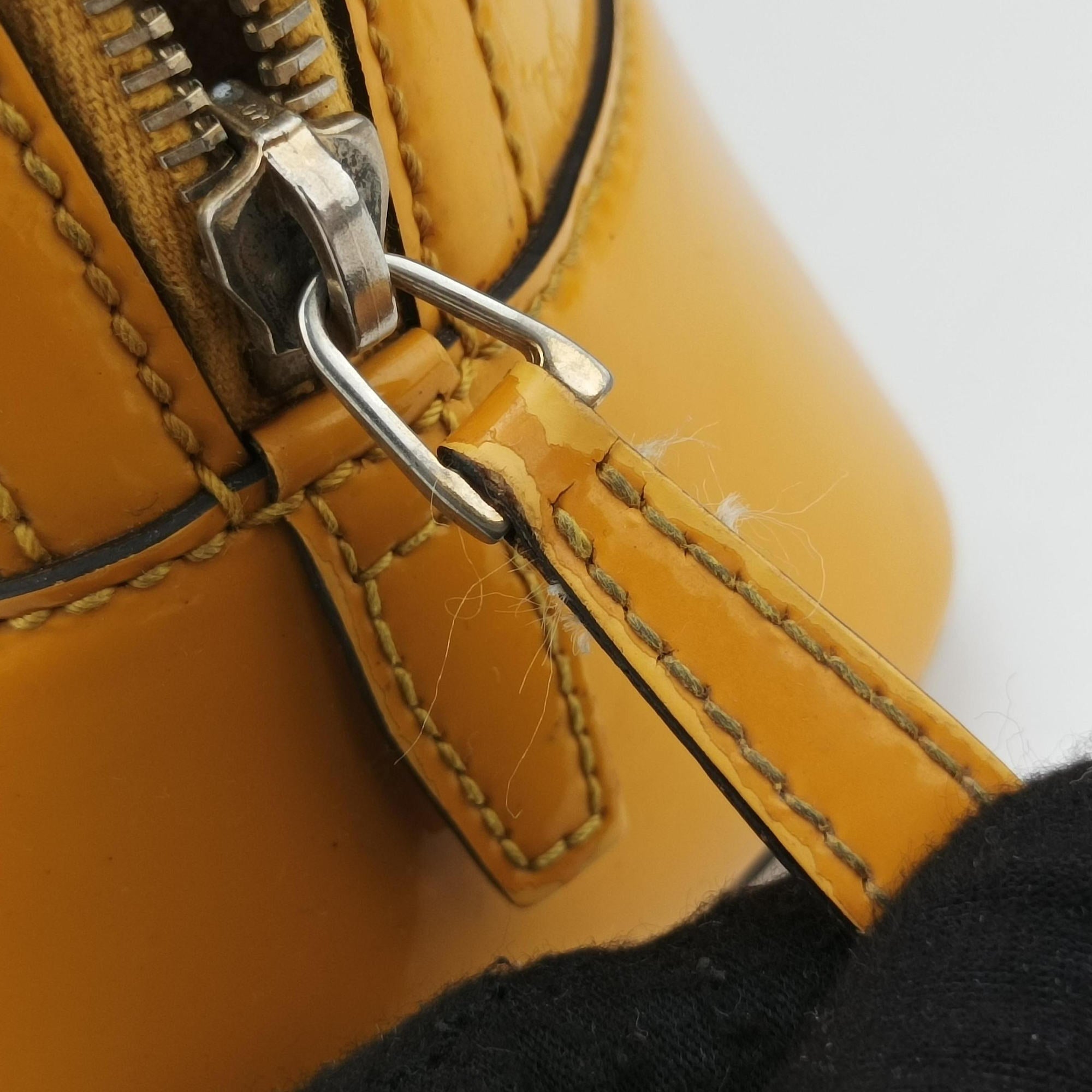 Pre-owned Gucci Microguccissima Yellow Patent Leather 309617 shoulderbag | stylenewstar
